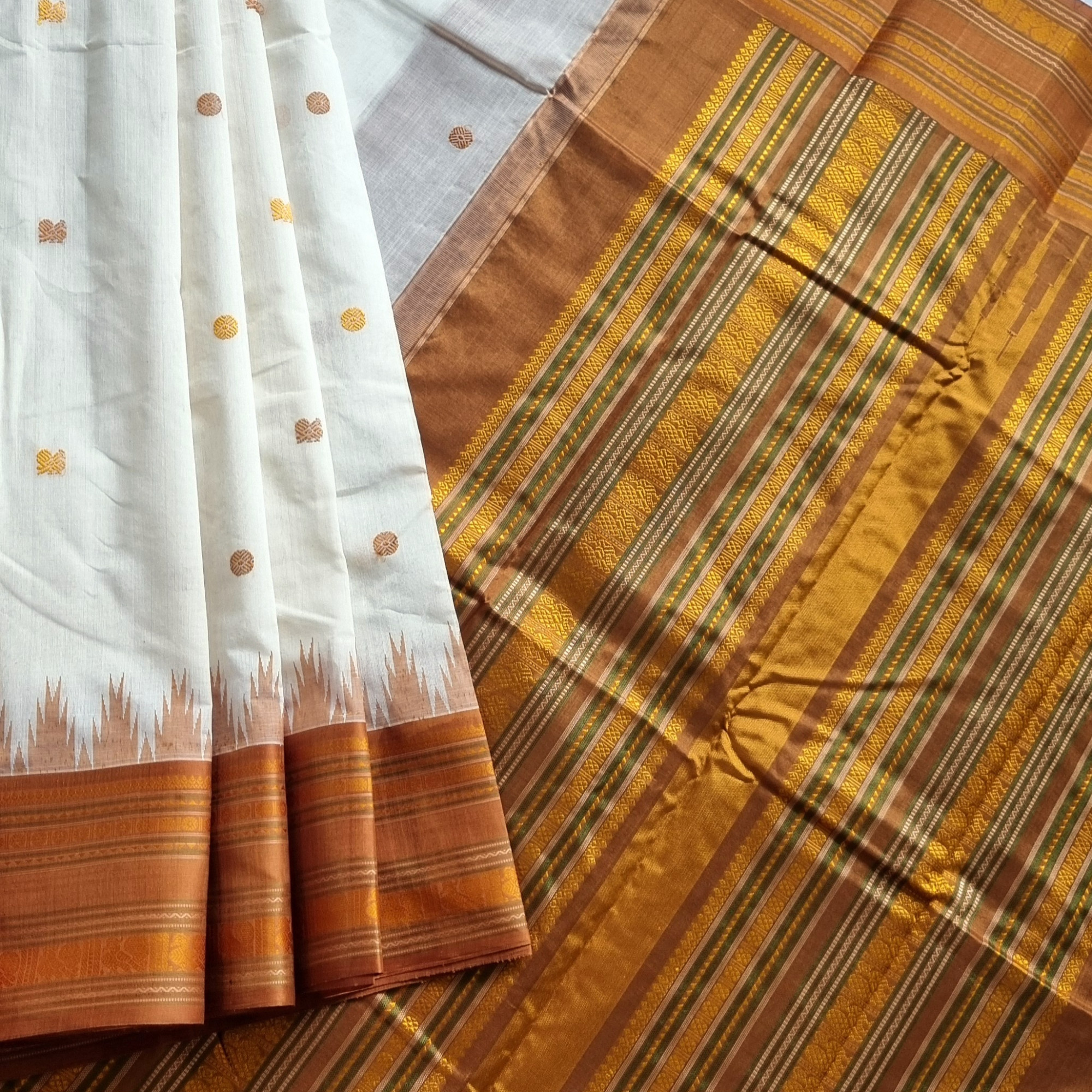 Kanchi Cotton body offwhite with bronze Korvai Silk Borders