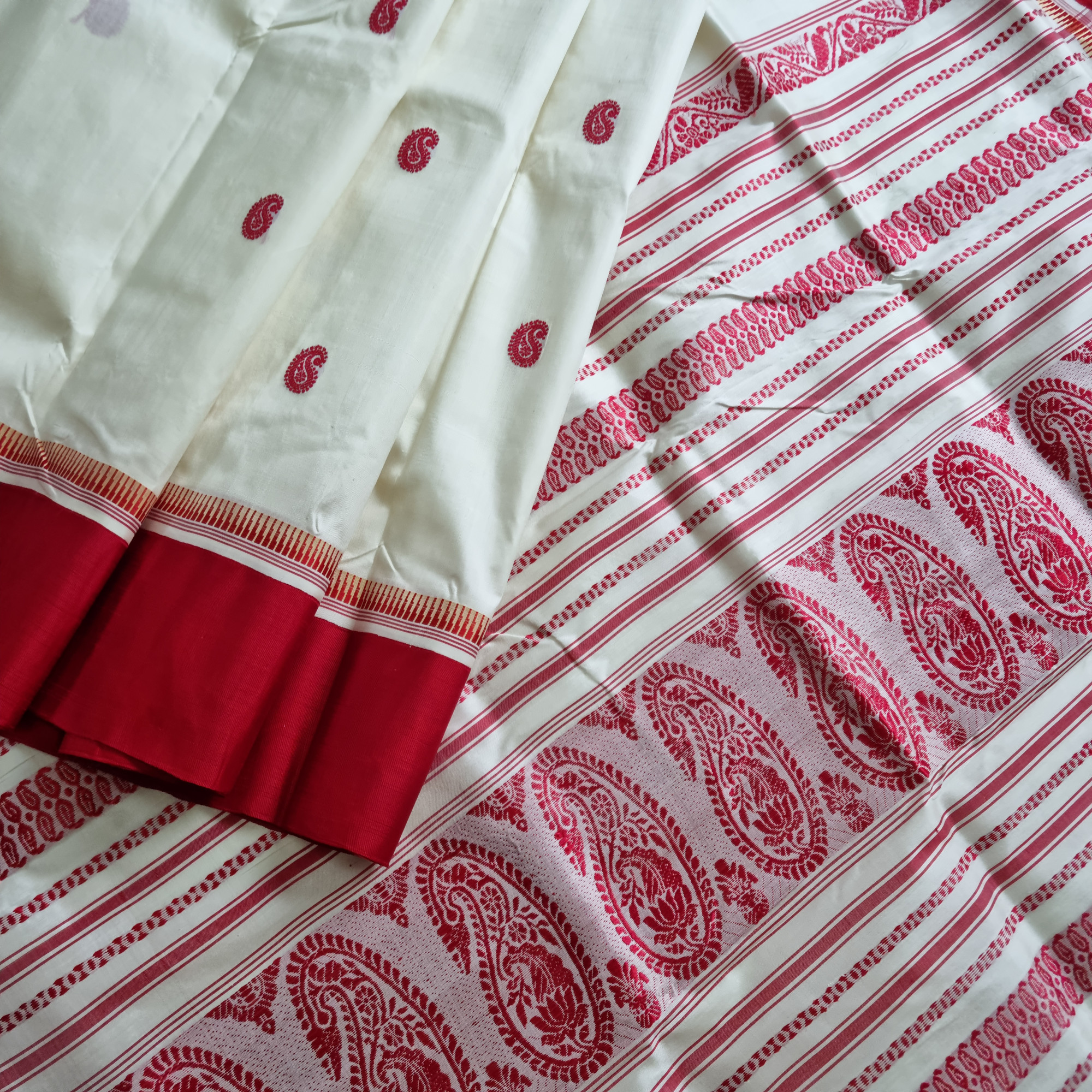 Traditional Garad Korial silk saree