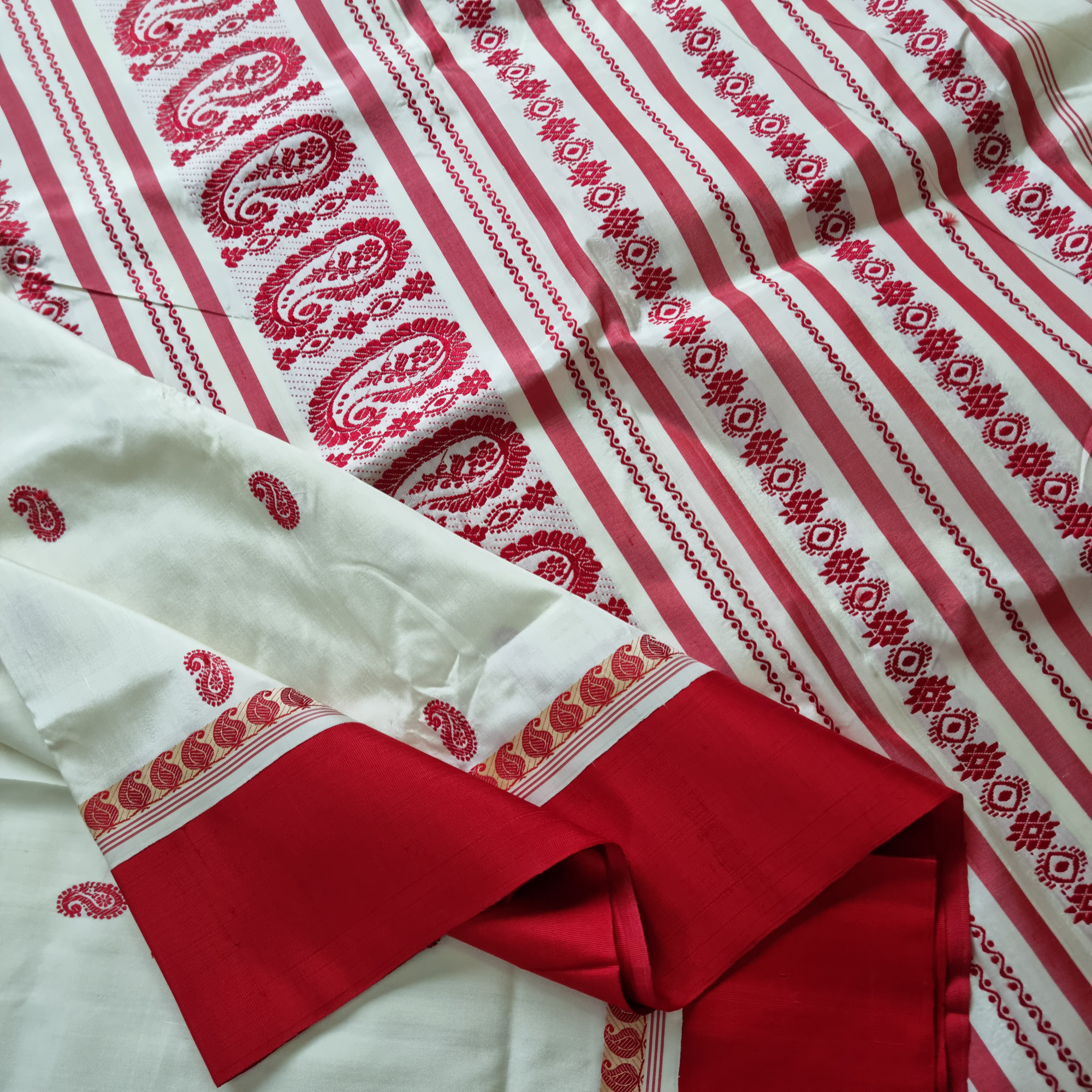 Traditional Garad Korial Silk with Kalka borders