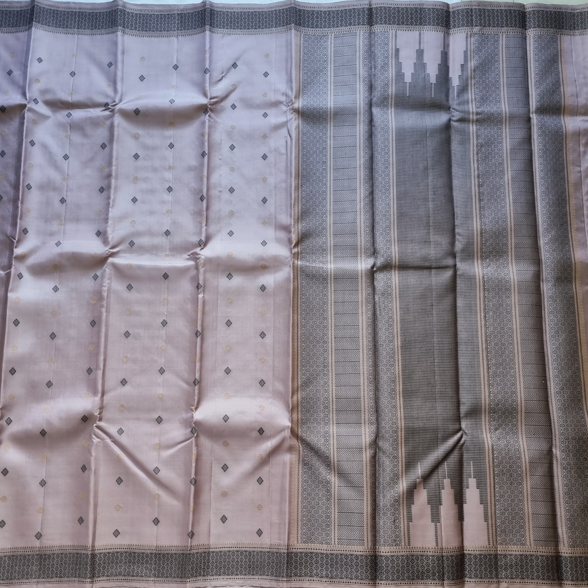 Kanjivaram Silk pastel threadwork