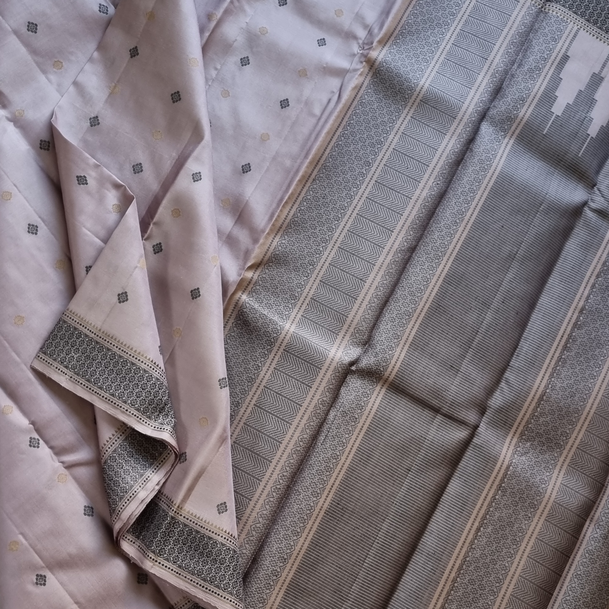 Kanjivaram Silk pastel threadwork