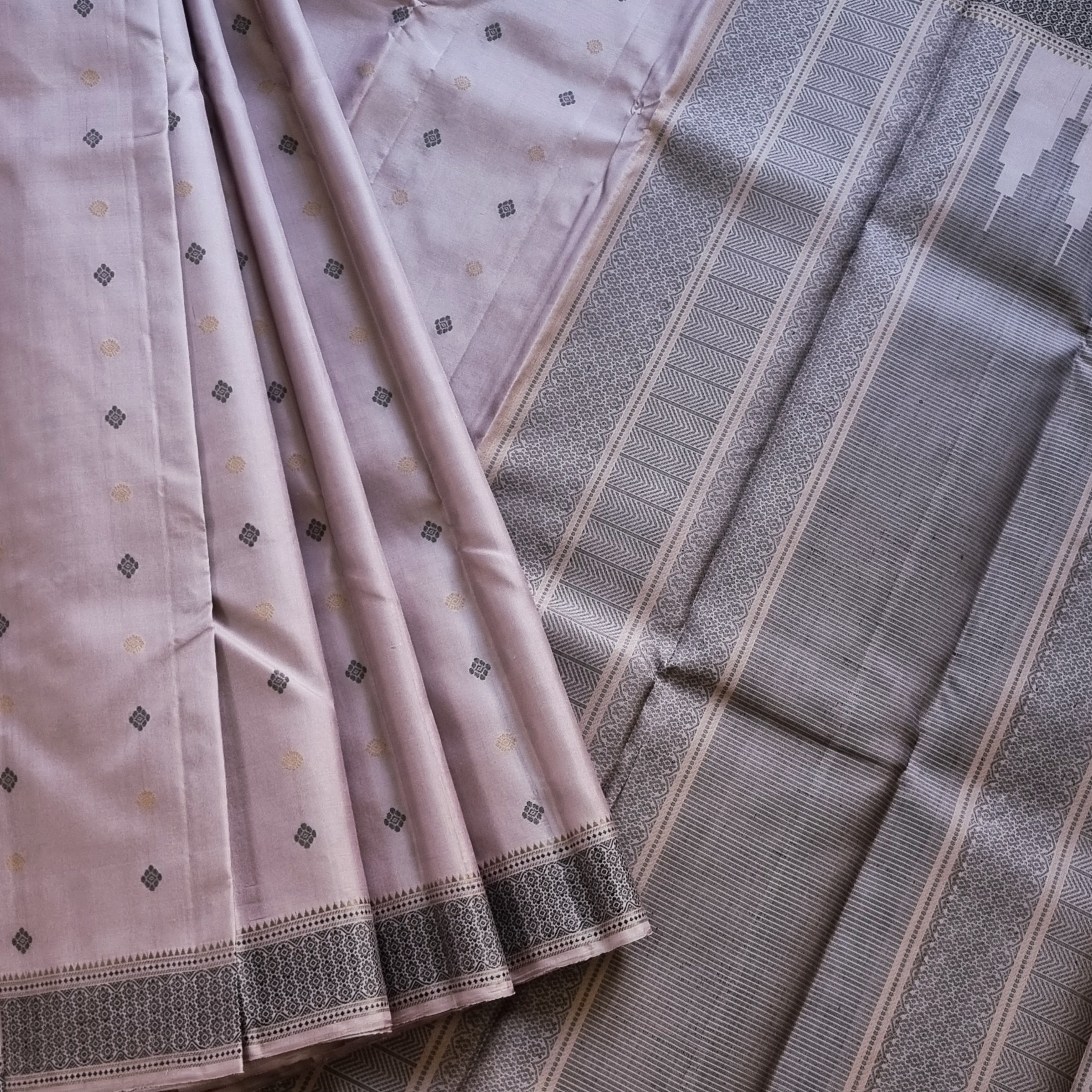 Kanjivaram Silk pastel threadwork