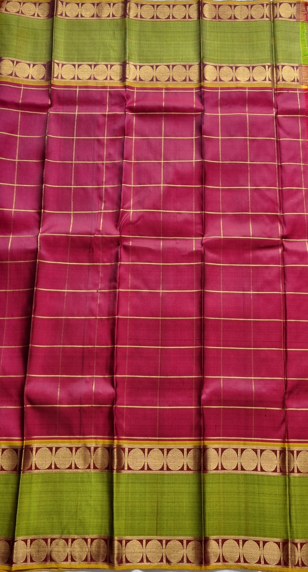Kanjivaram Silk gorgeous dark green Mayil Chakram