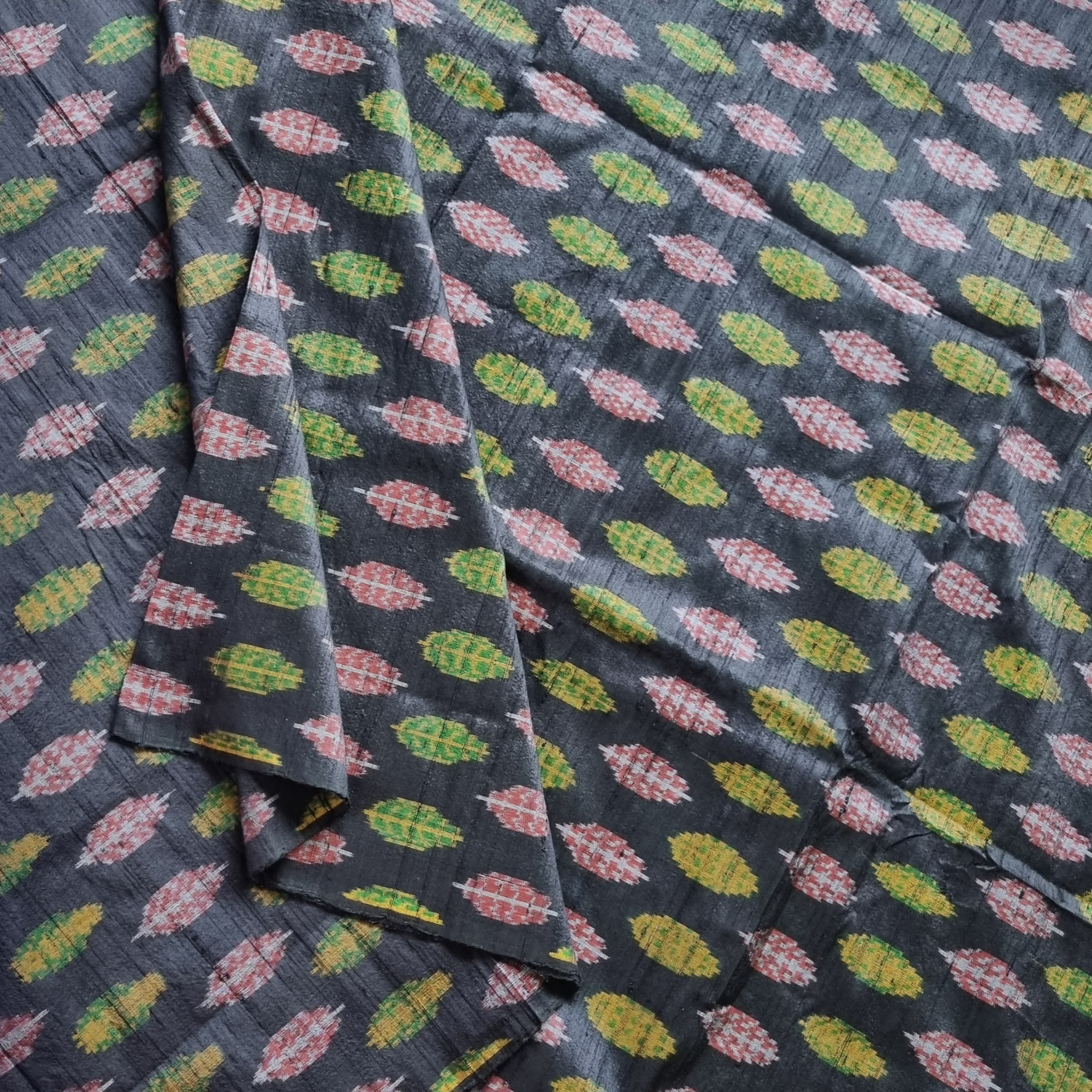 YARDAGE - Raw silk Ikat black