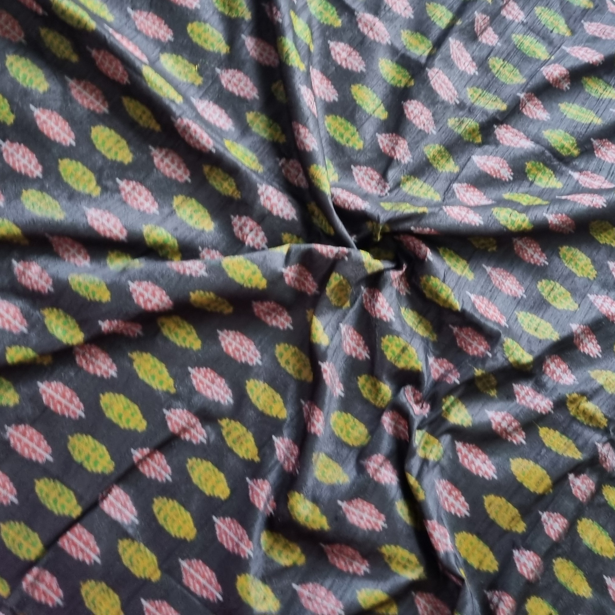 YARDAGE - Raw silk Ikat black