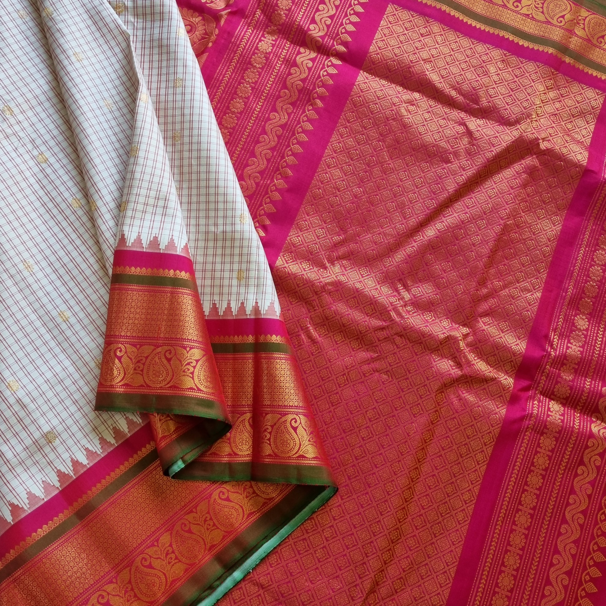 Gadwal Silk beige and pink