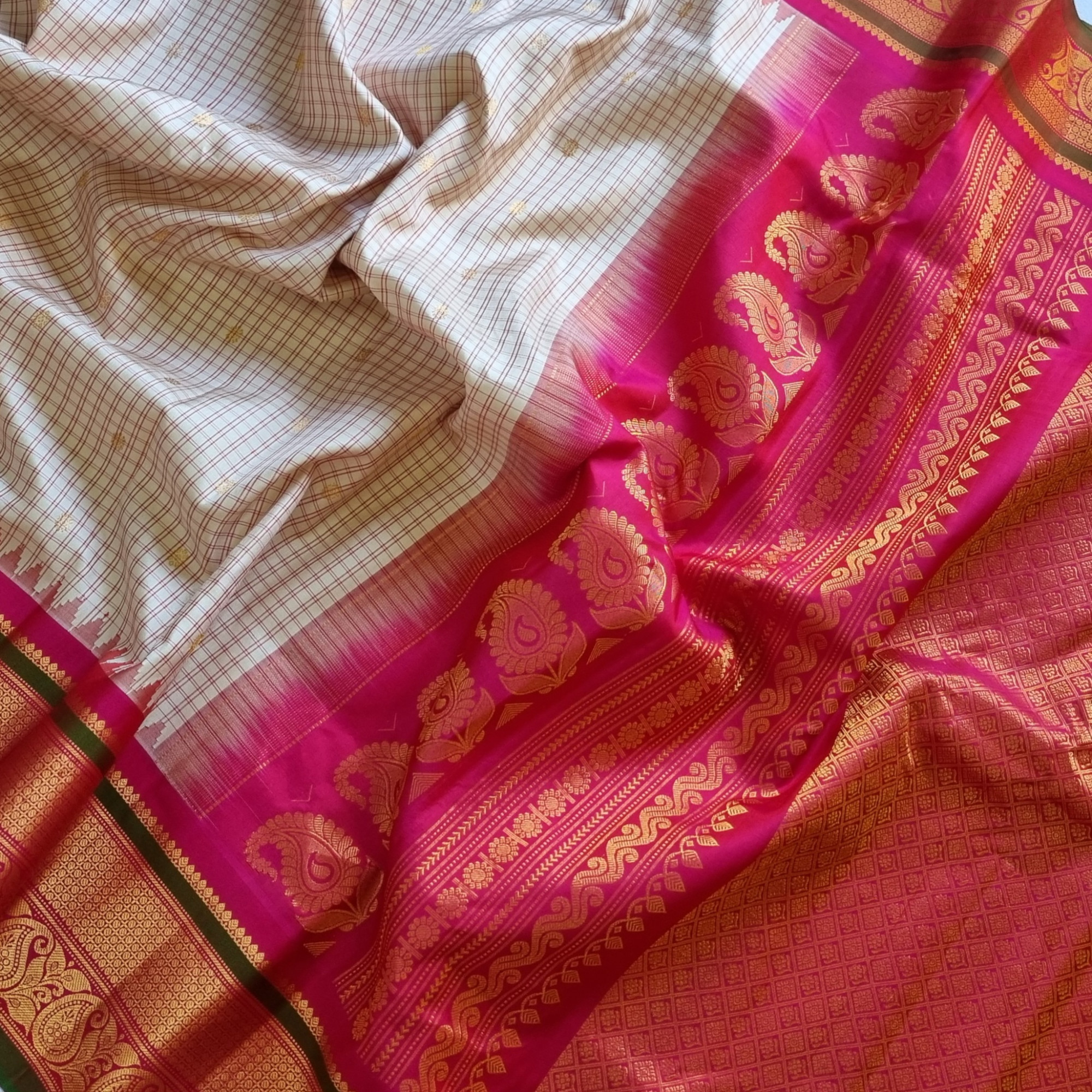 Gadwal Silk beige and pink