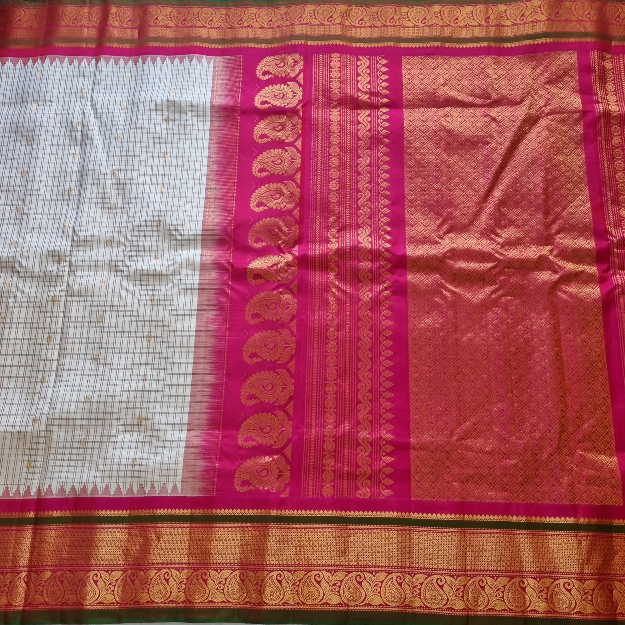 Gadwal Silk beige and pink