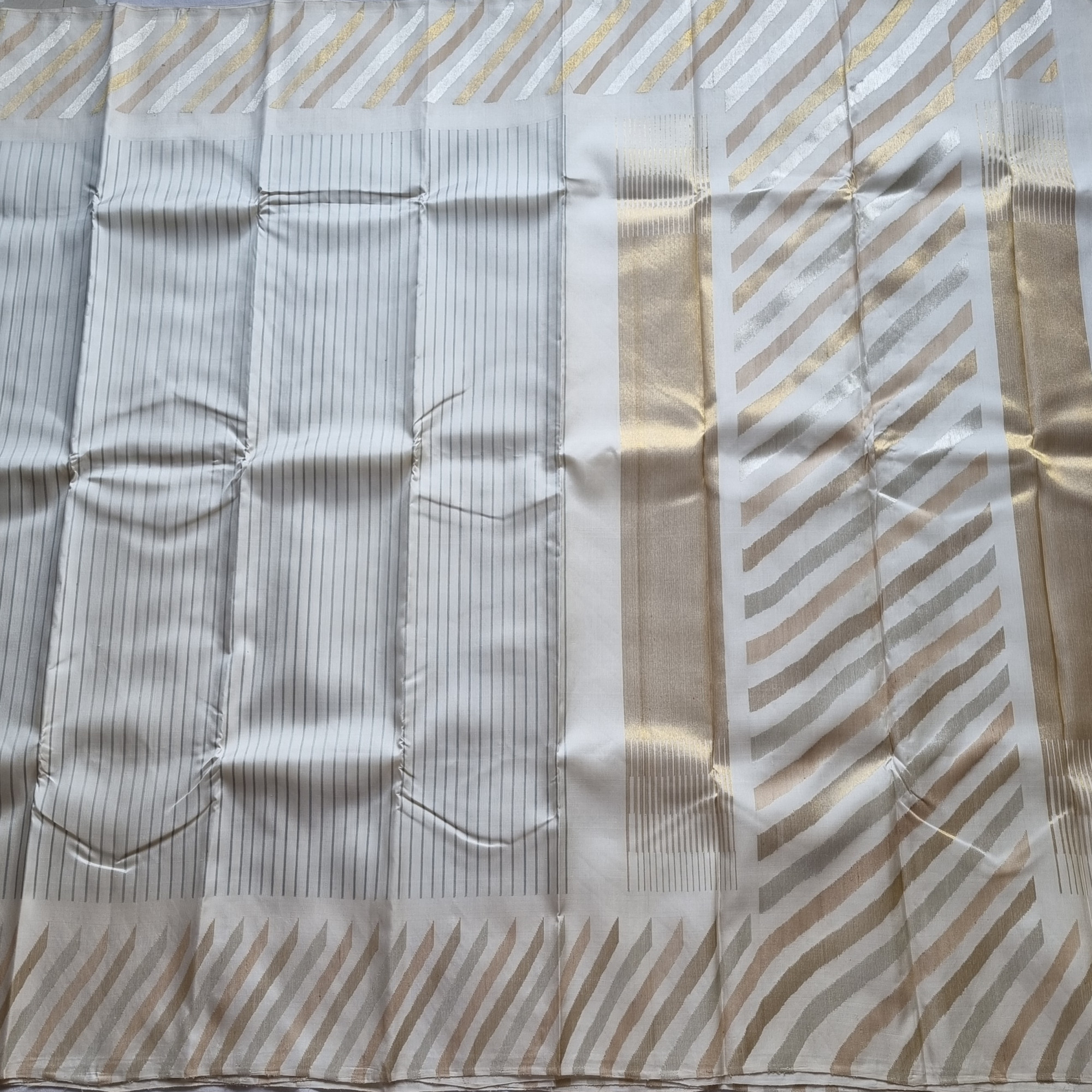 Ivory 8 kol Kanjivaram silk Masterpiece