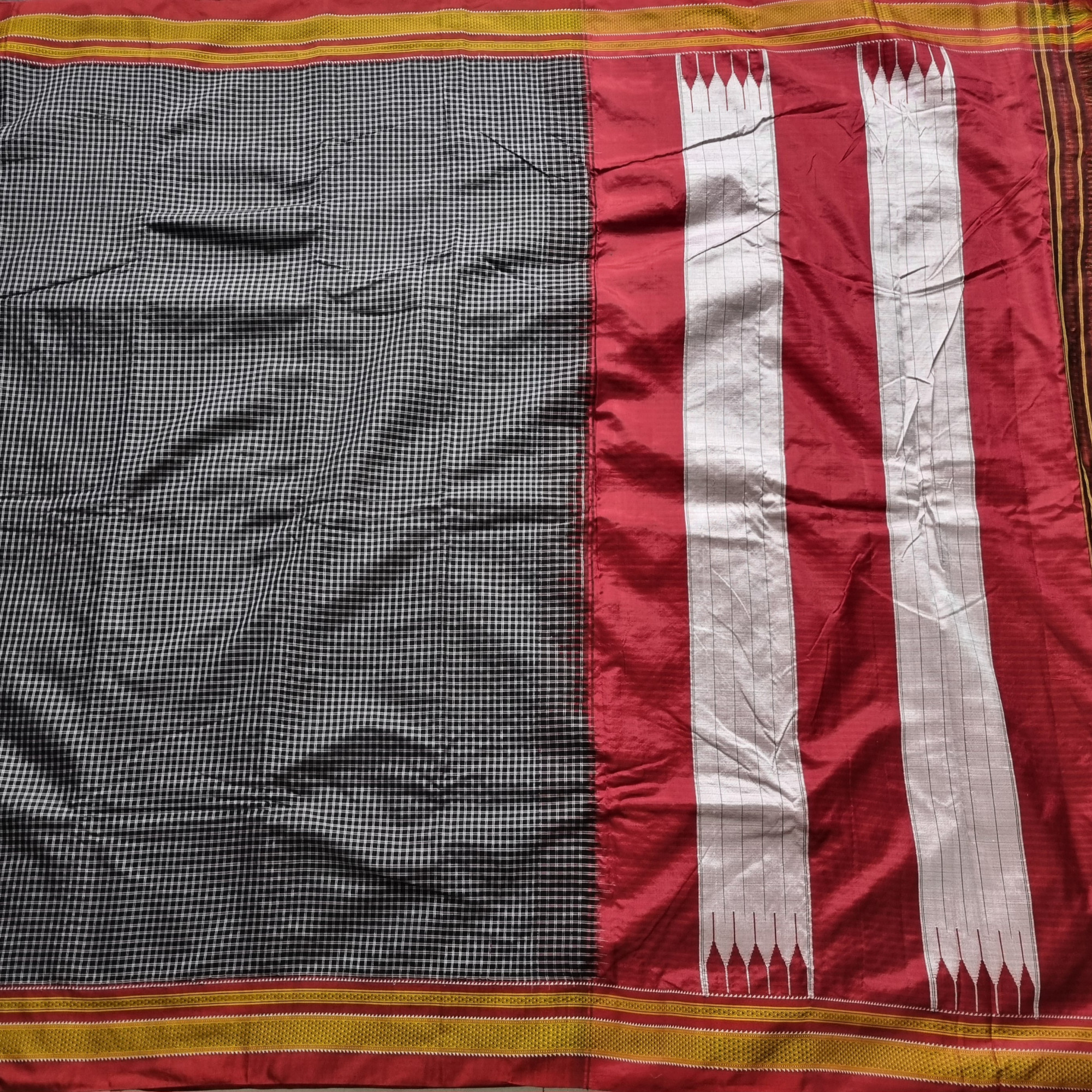 Irkal saree white and red checks