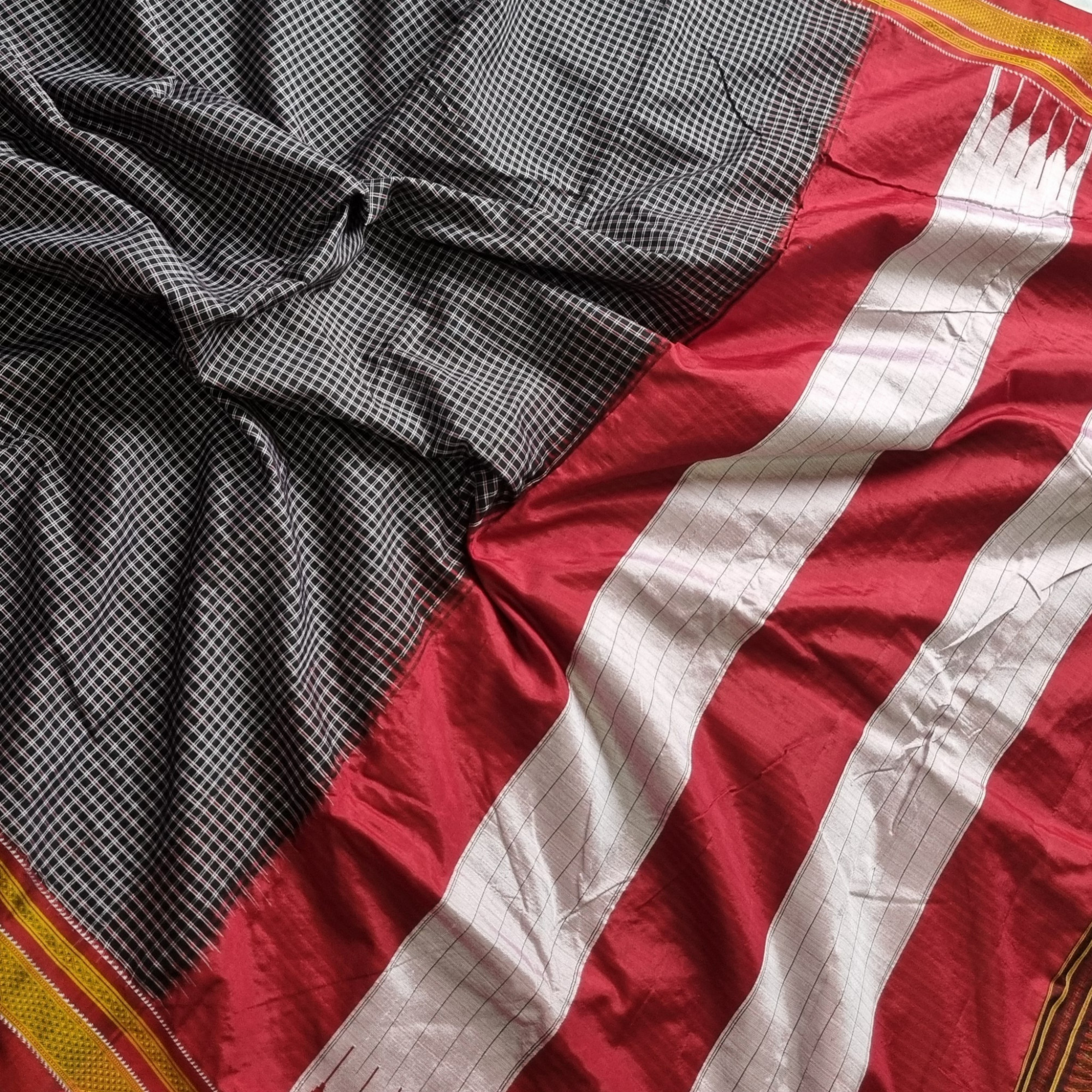Irkal saree white and red checks