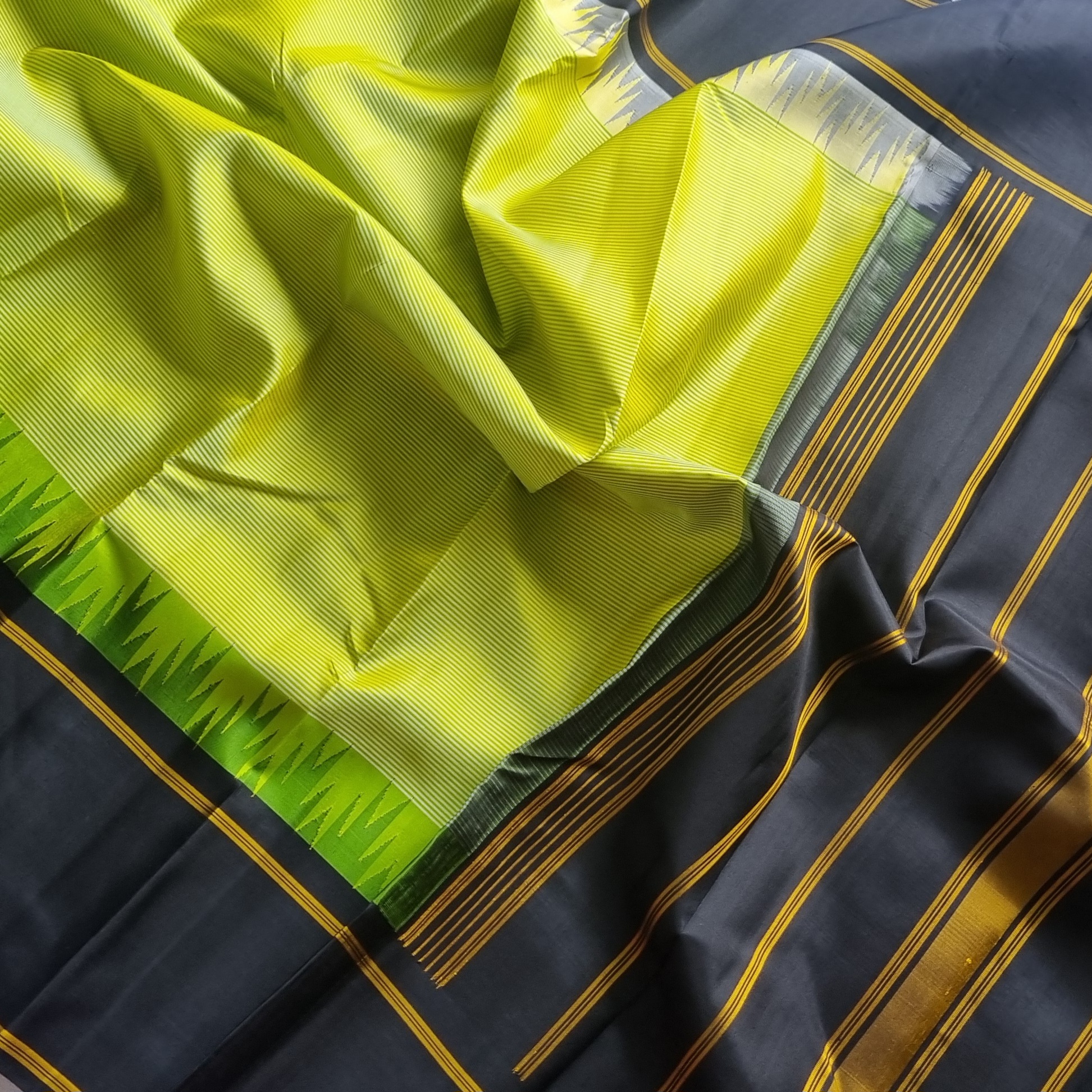 Kanjivaram Silk Korvai green pinstripes