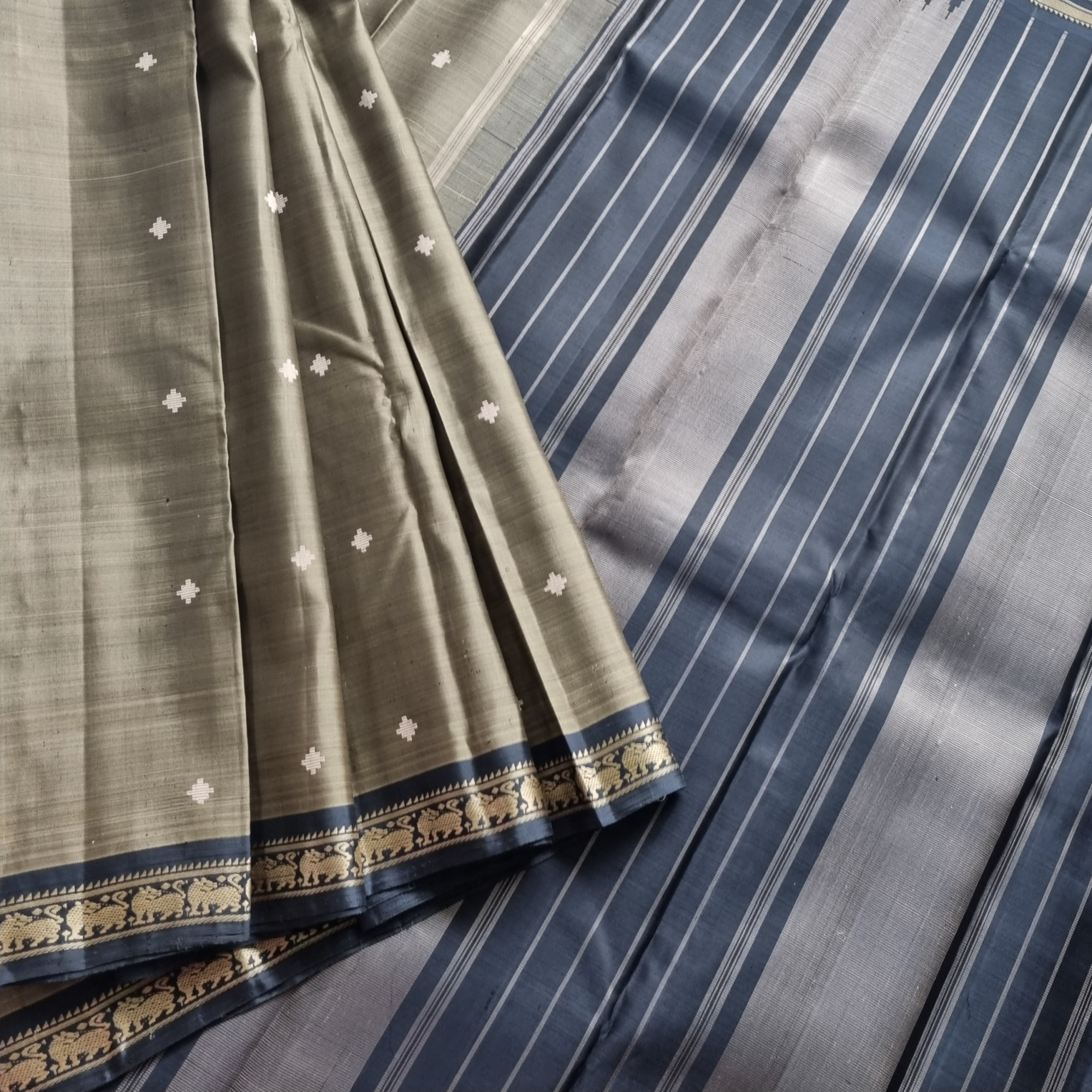 Kanjivaram Silk grey threadwork