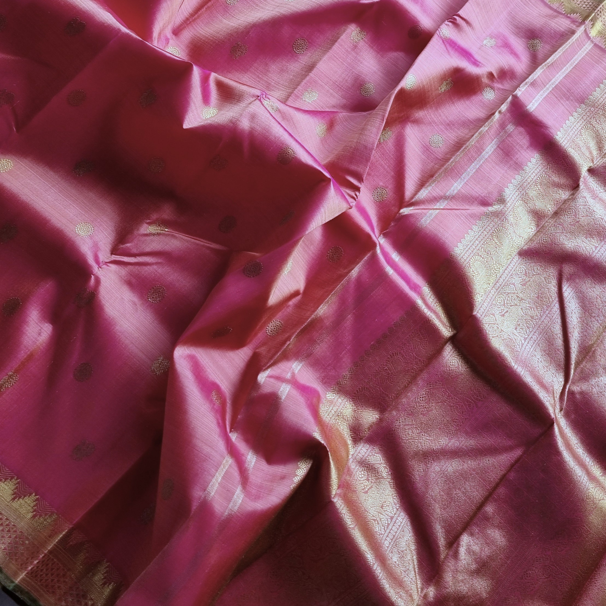 Kanjivaram silk saree shot pink Mayil chakram and arai madam borders