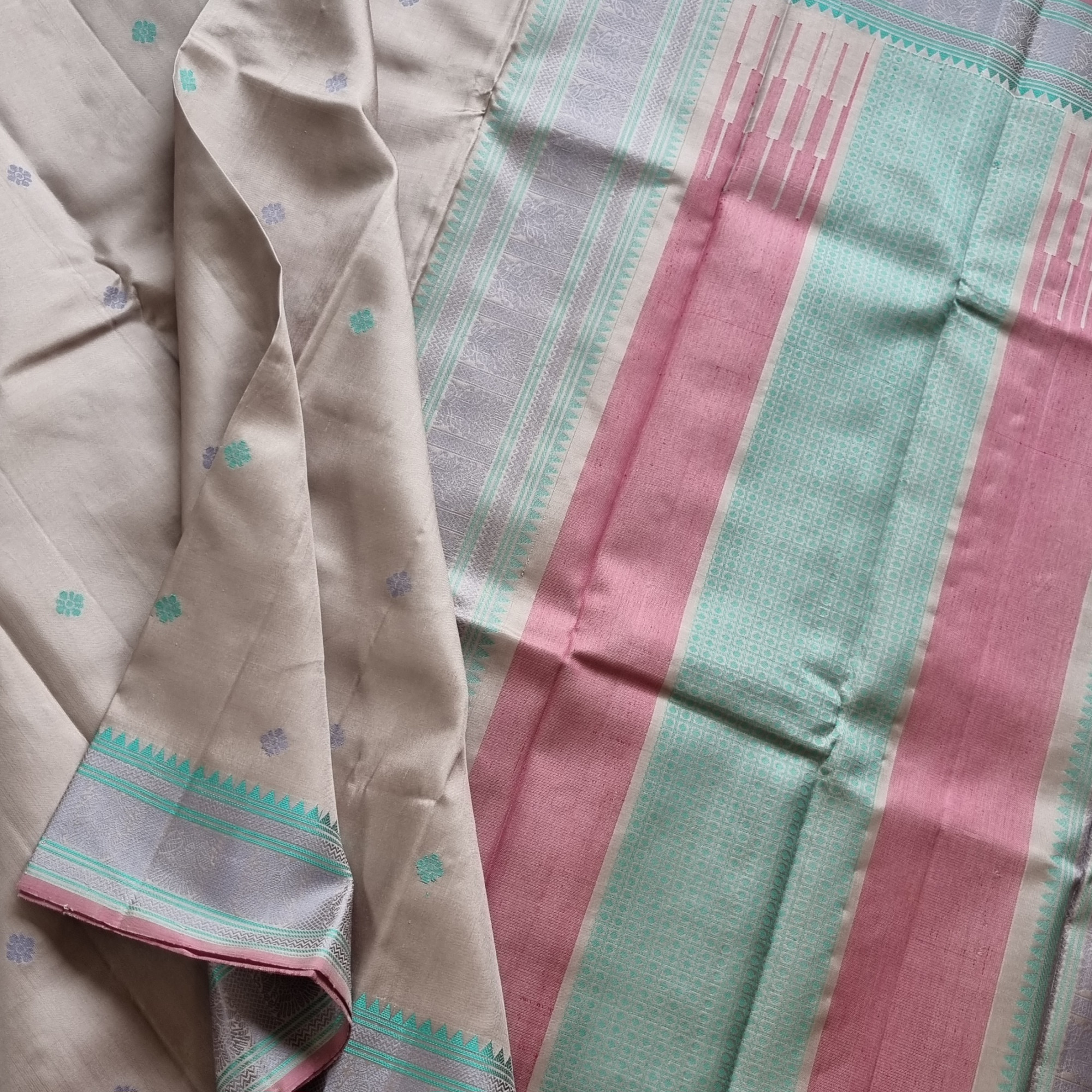 Kanjivaram Silk elegant pastel threadwork