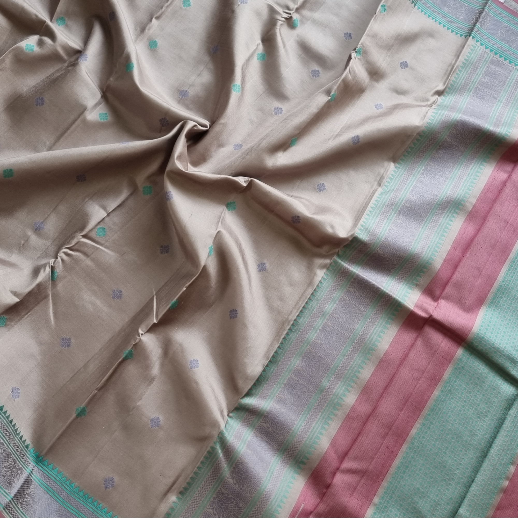 Kanjivaram Silk elegant pastel threadwork