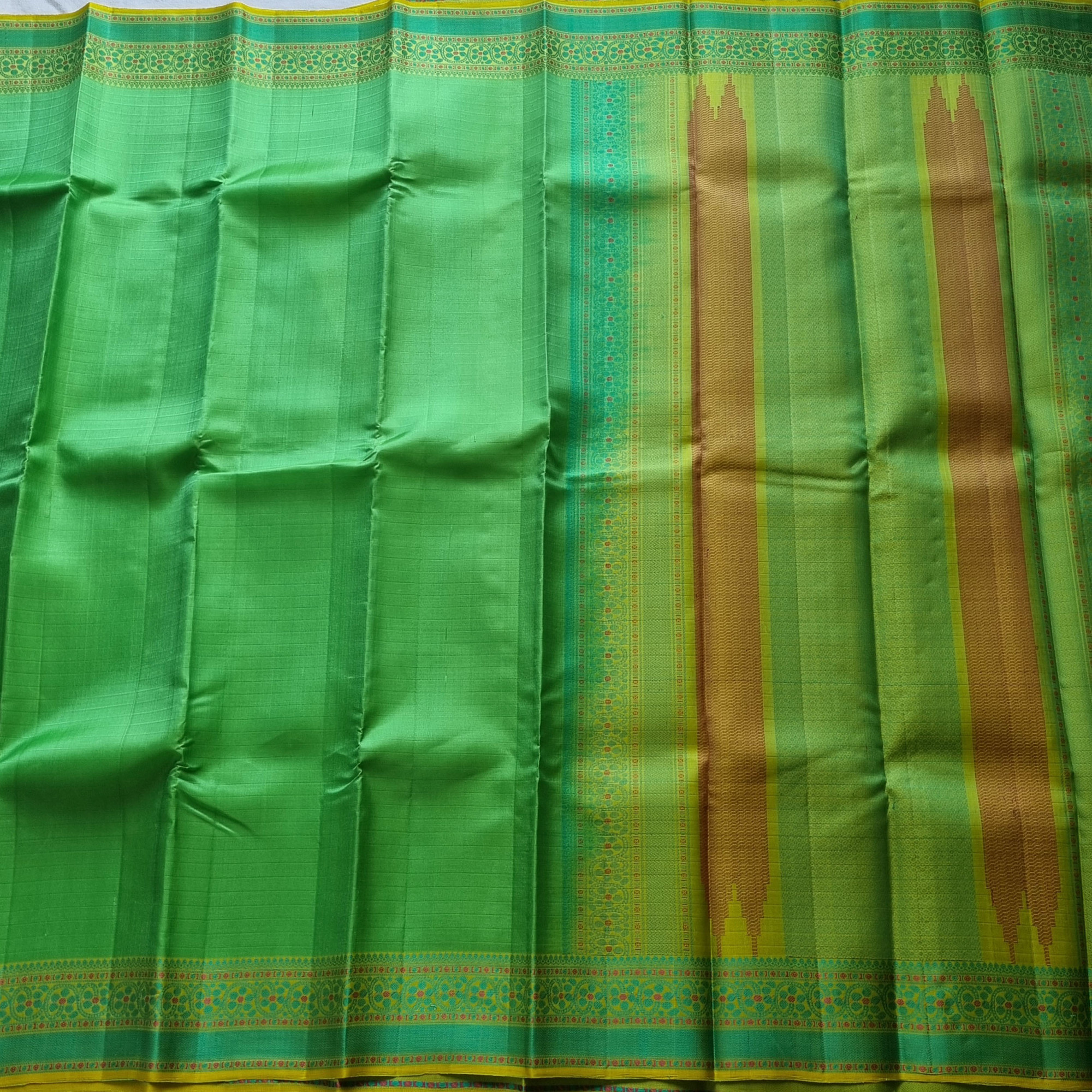 Kanjivaram Silk green Meenakari threadwork
