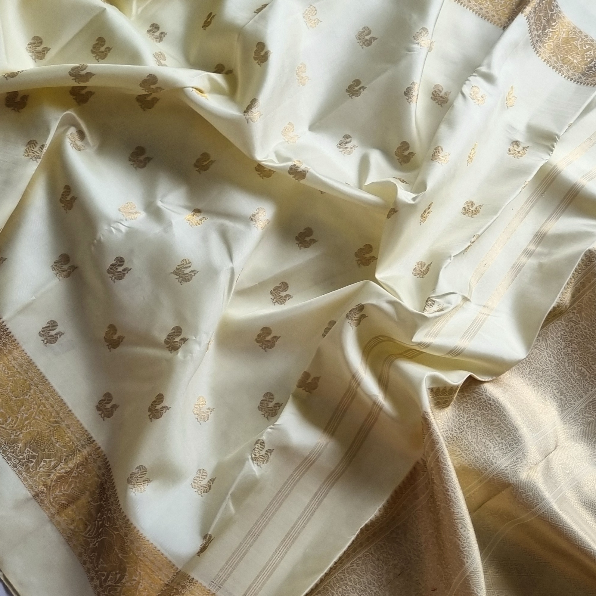 Kanjivaram Silk ivory Beettu pettu