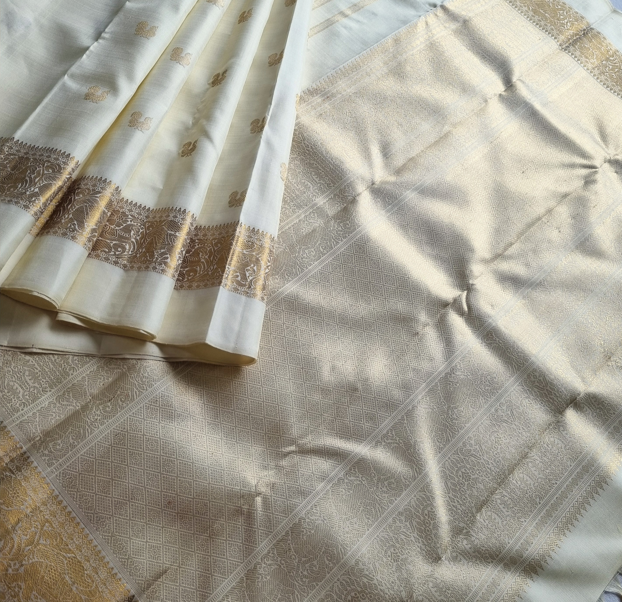 Kanjivaram Silk ivory Beettu pettu