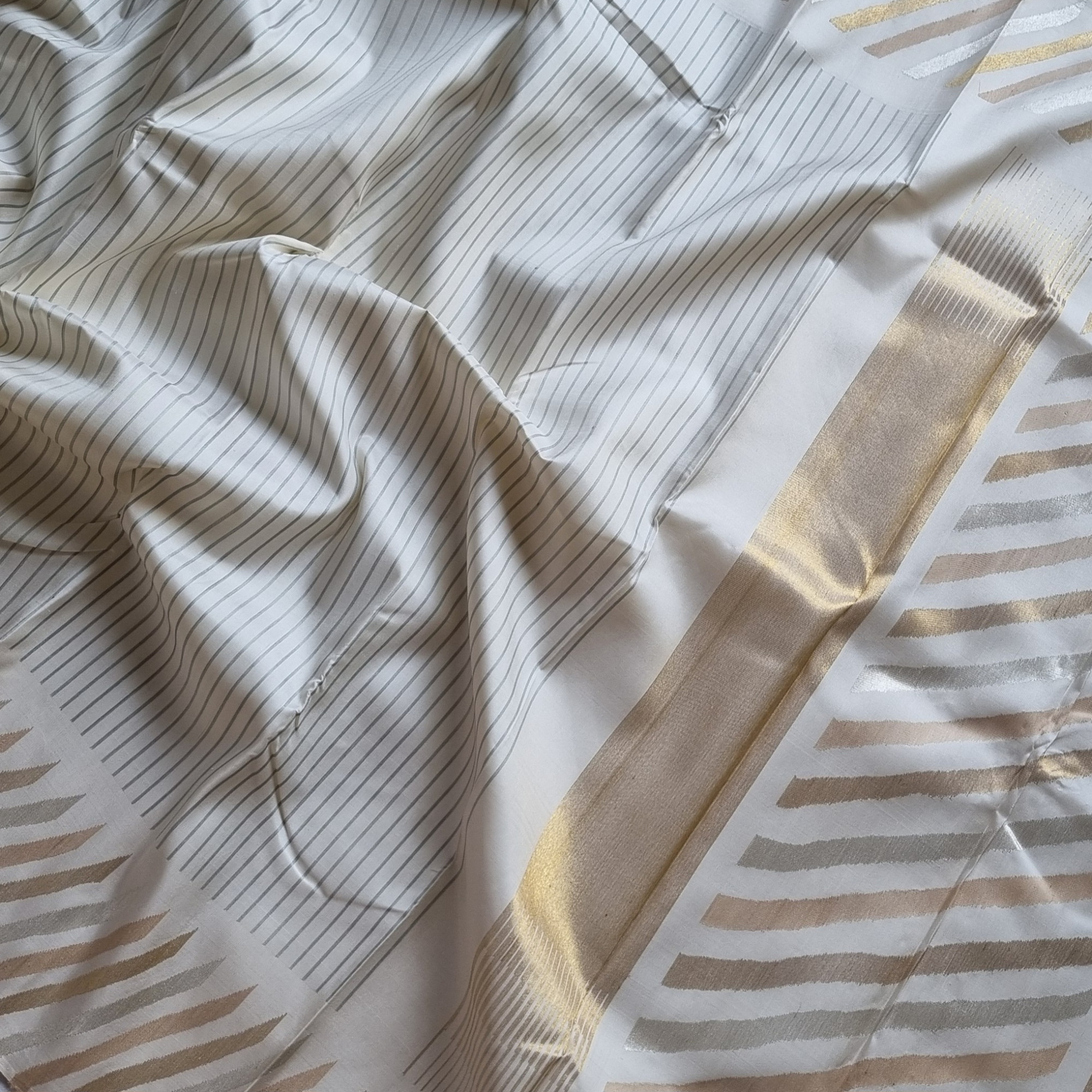 Ivory 8 kol Kanjivaram silk Masterpiece