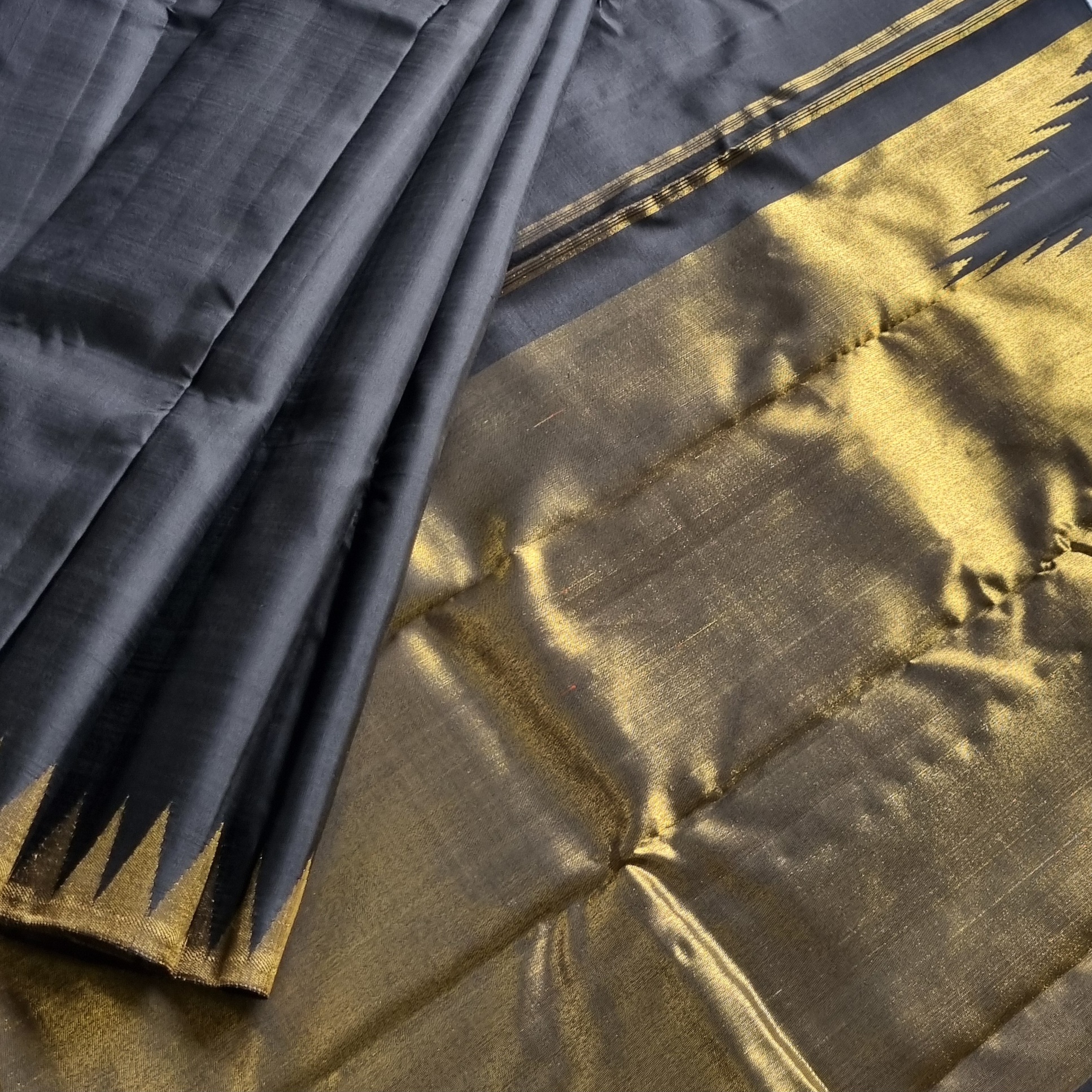 Majestic black 8 kol Kanjivaram silk