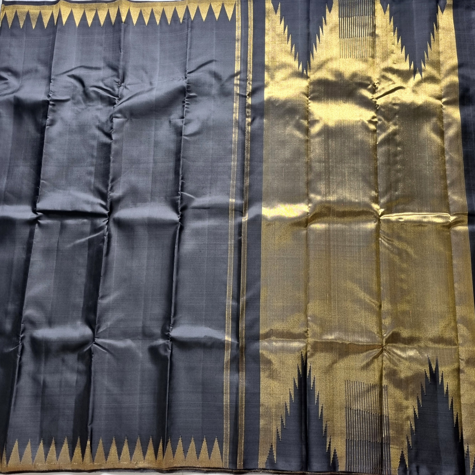 Majestic black 8 kol Kanjivaram silk
