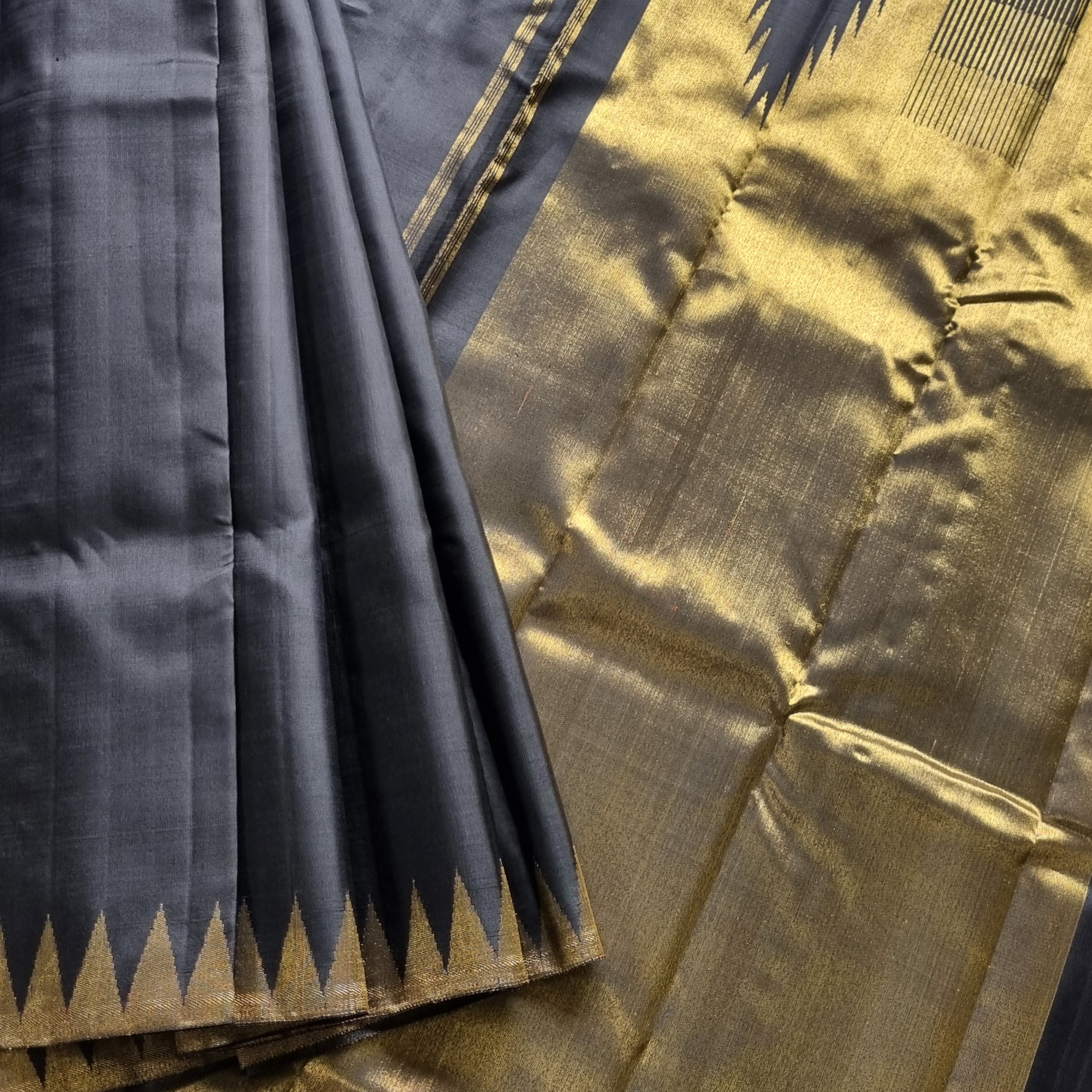 Majestic black 8 kol Kanjivaram silk