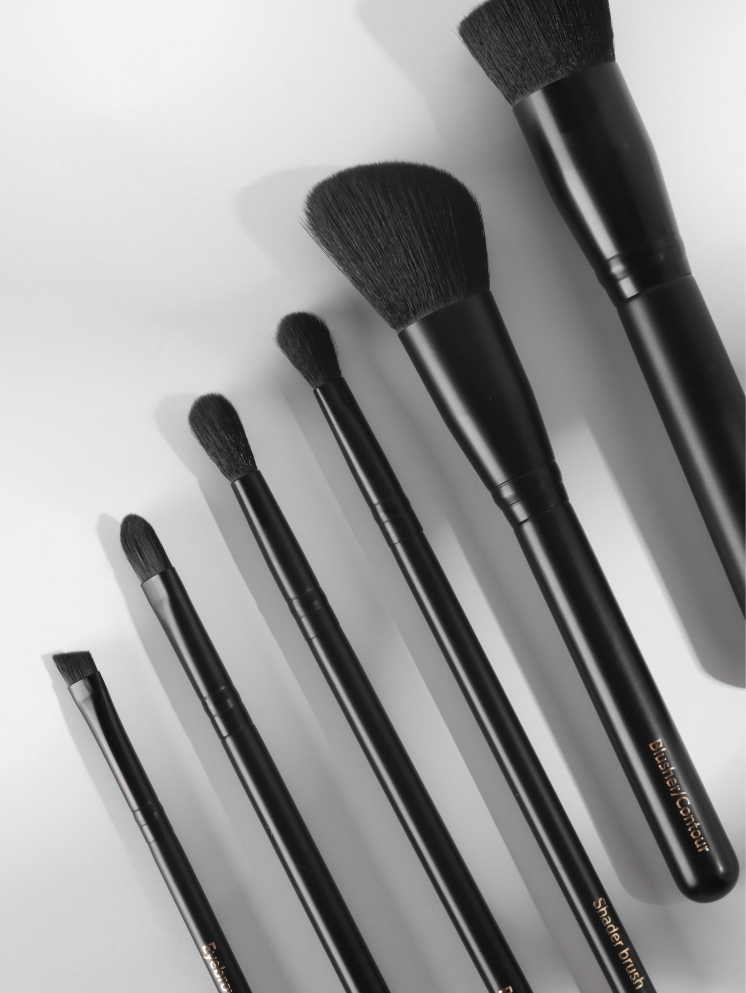 - Onyx Makeup brush set