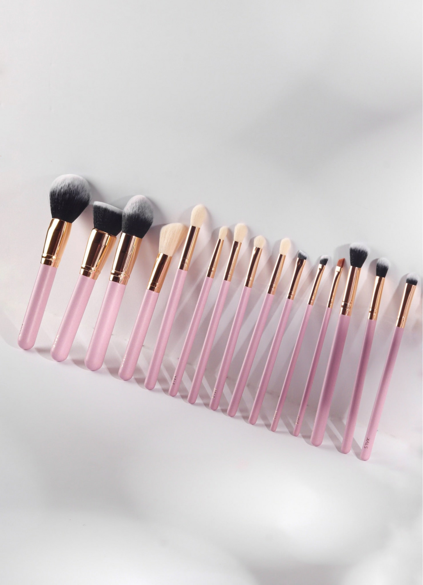 - Rose Makeup brush set