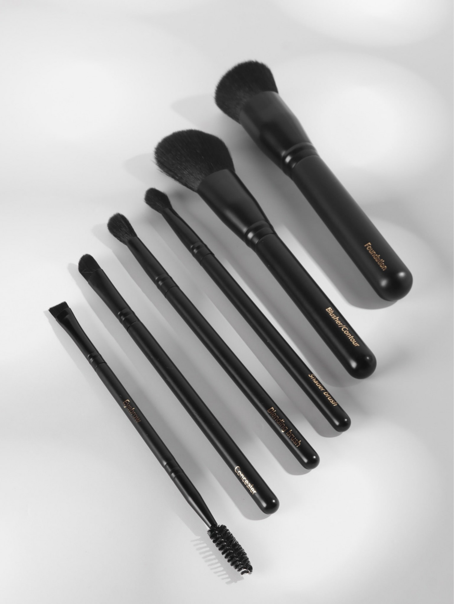 - Onyx Makeup brush set