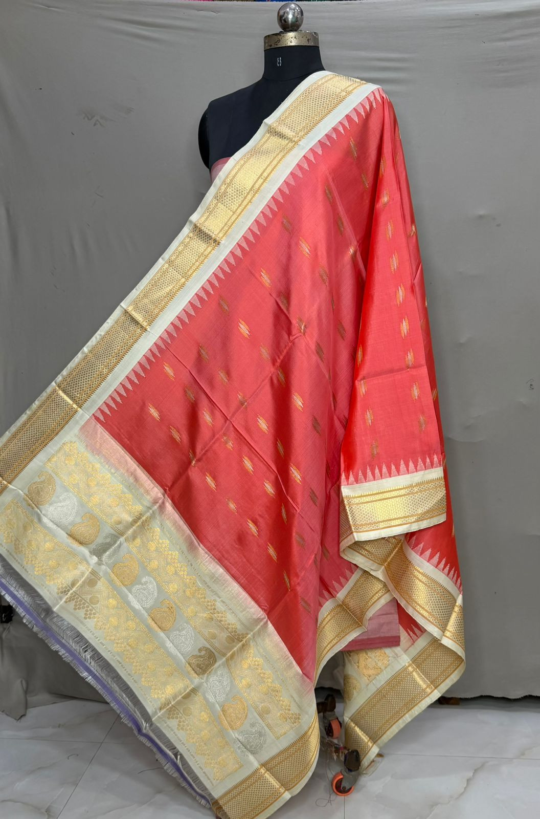 Pure Handloom Gadwal Pattu Dupatta