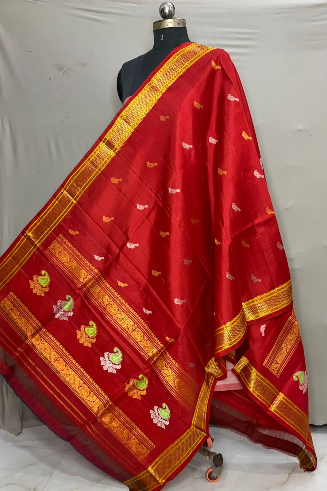 Pure Handloom Gadwal Pattu Dupatta