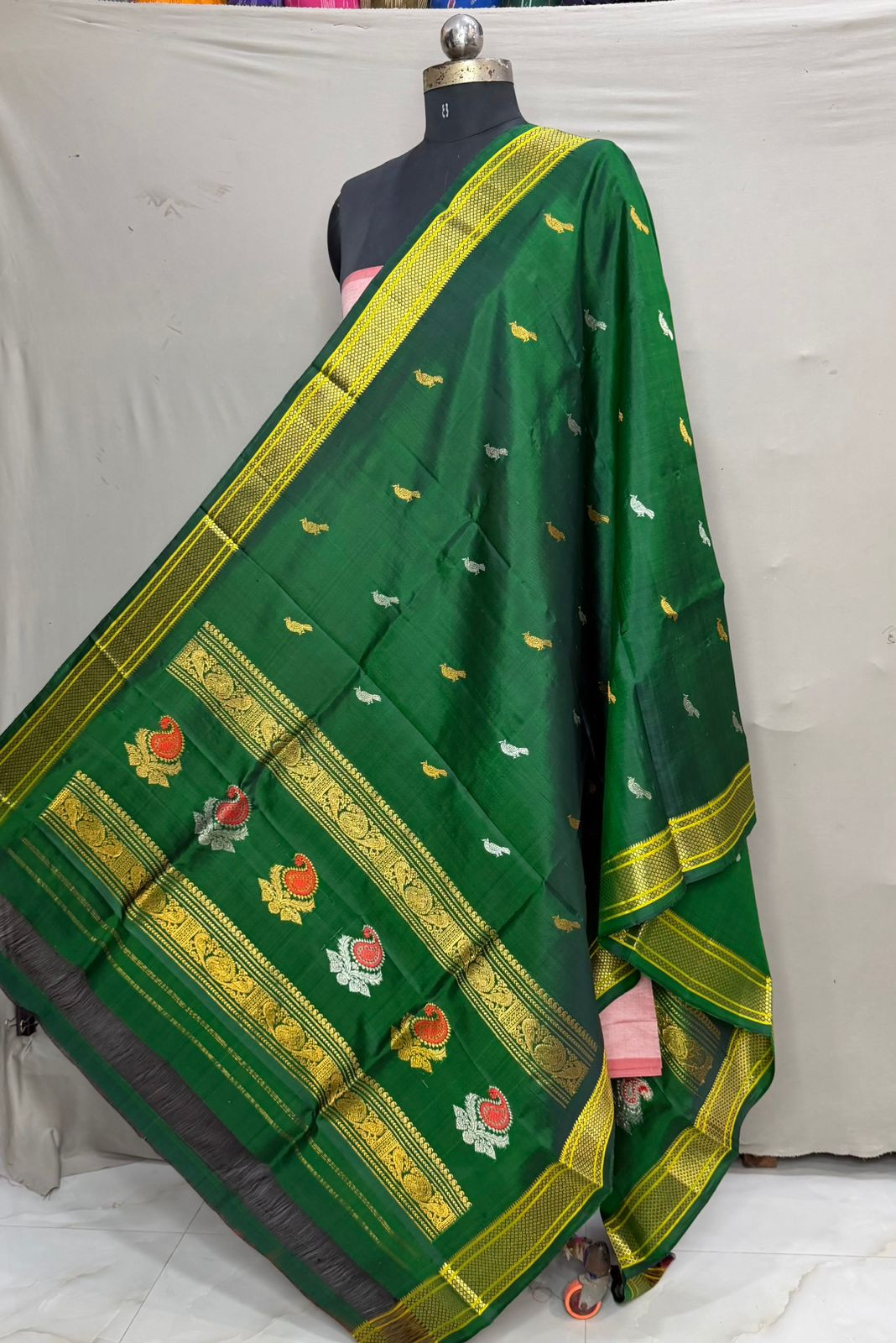 Pure Handloom Gadwal Pattu Dupatta