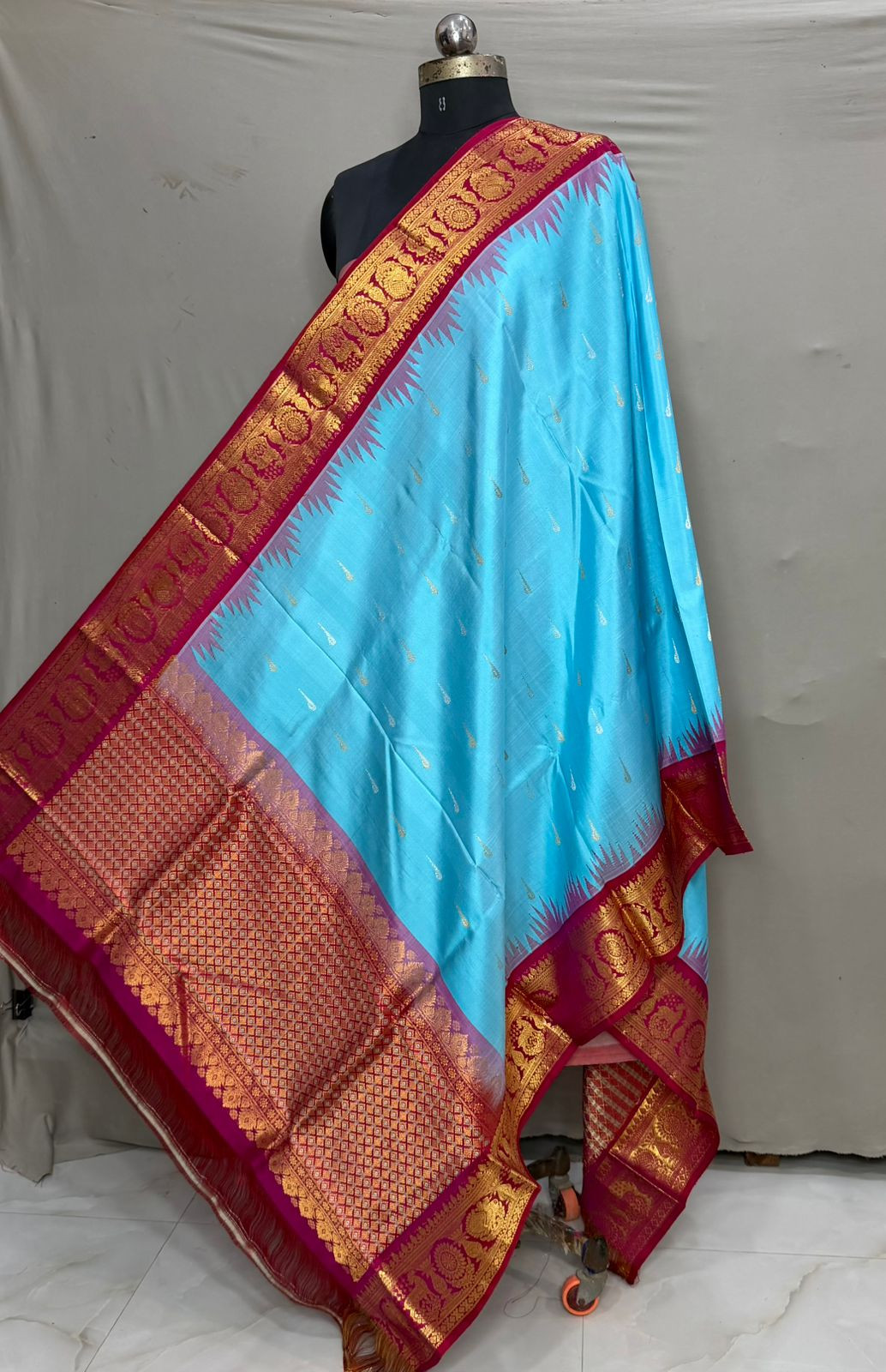 Pure Handloom Gadwal Pattu Dupatta