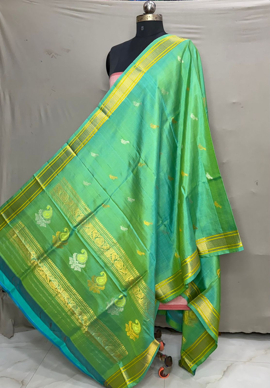 Pure Handloom Gadwal Pattu Dupatta