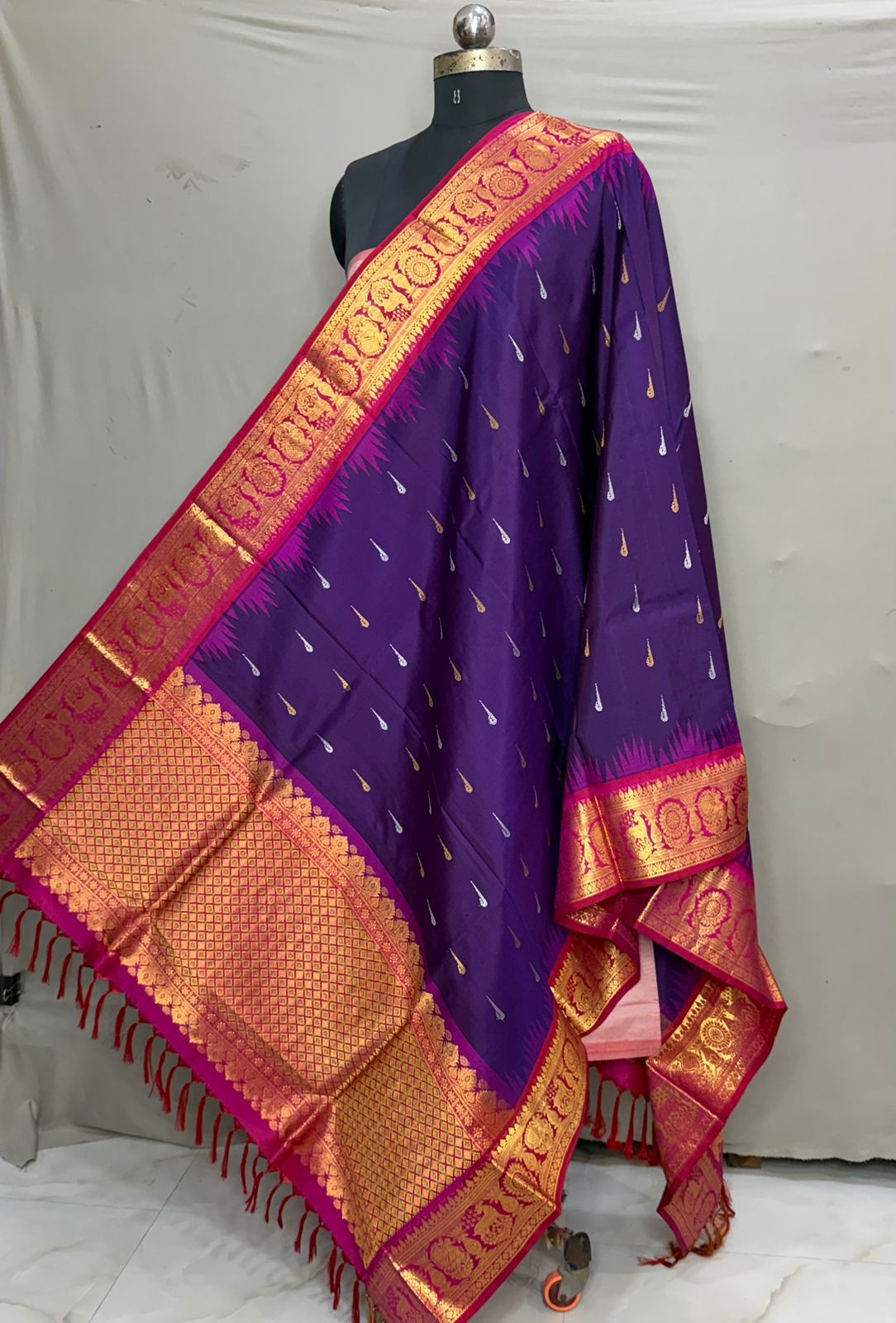 Pure Handloom Gadwal Pattu Dupatta