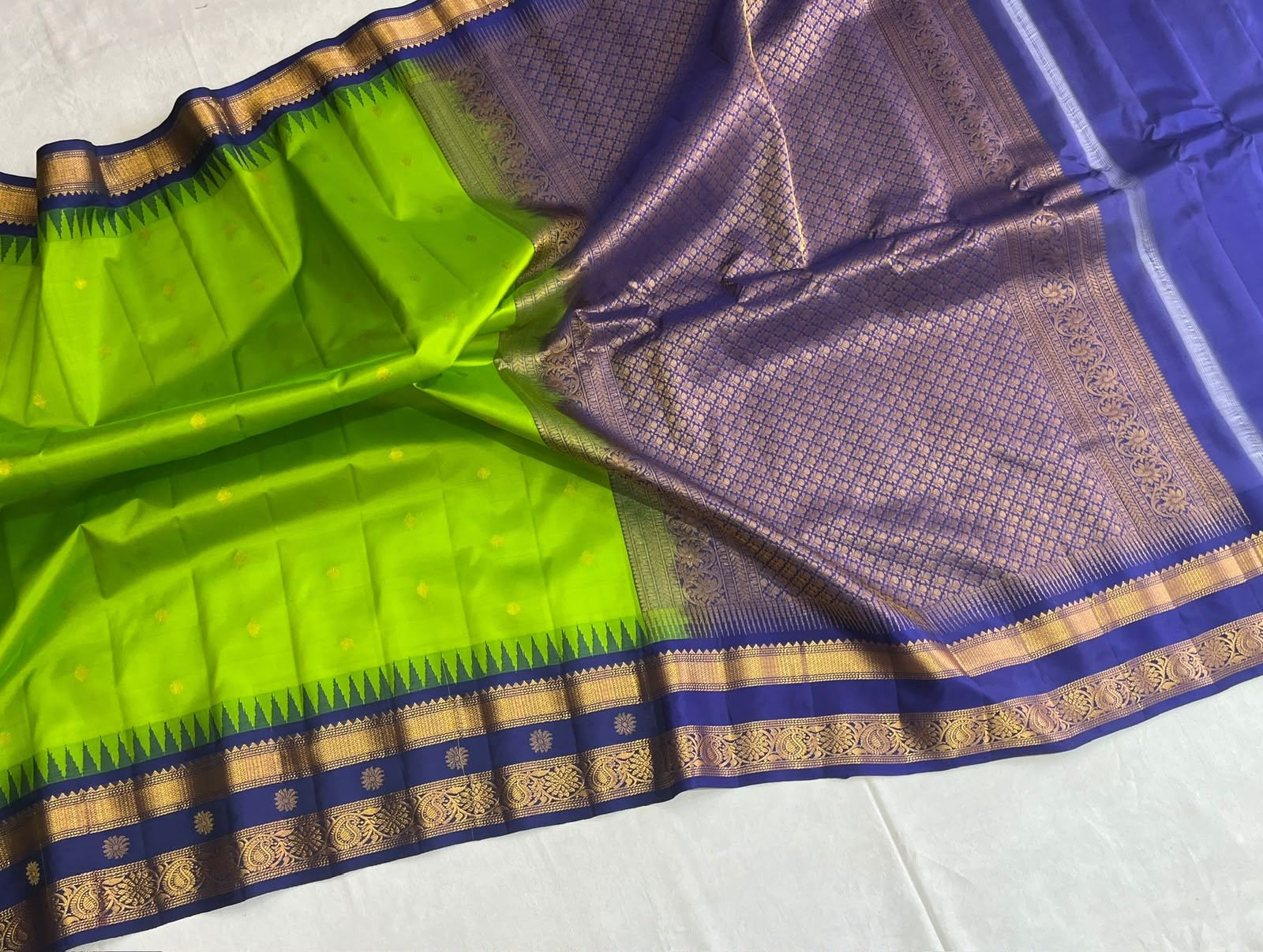Gadwal Pattu Silver Gap Border Saree