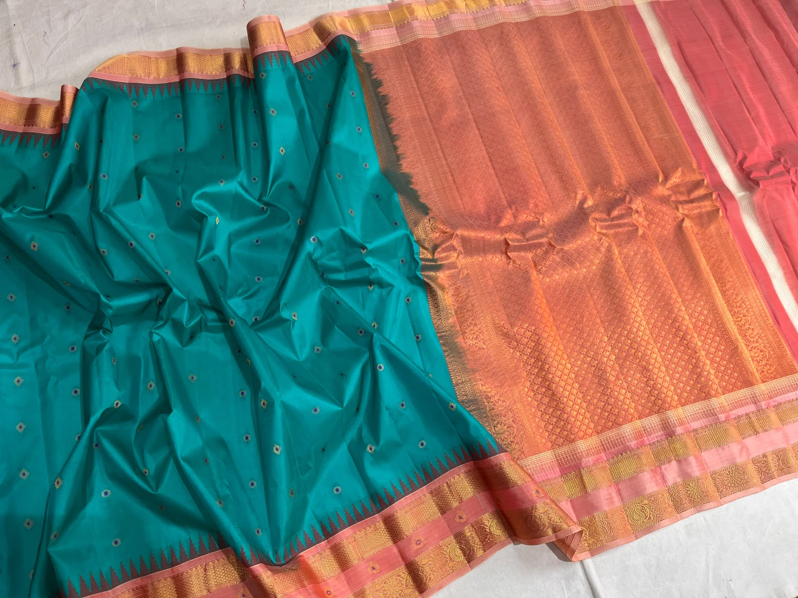 Gadwal Pattu Silver Gap Border Saree