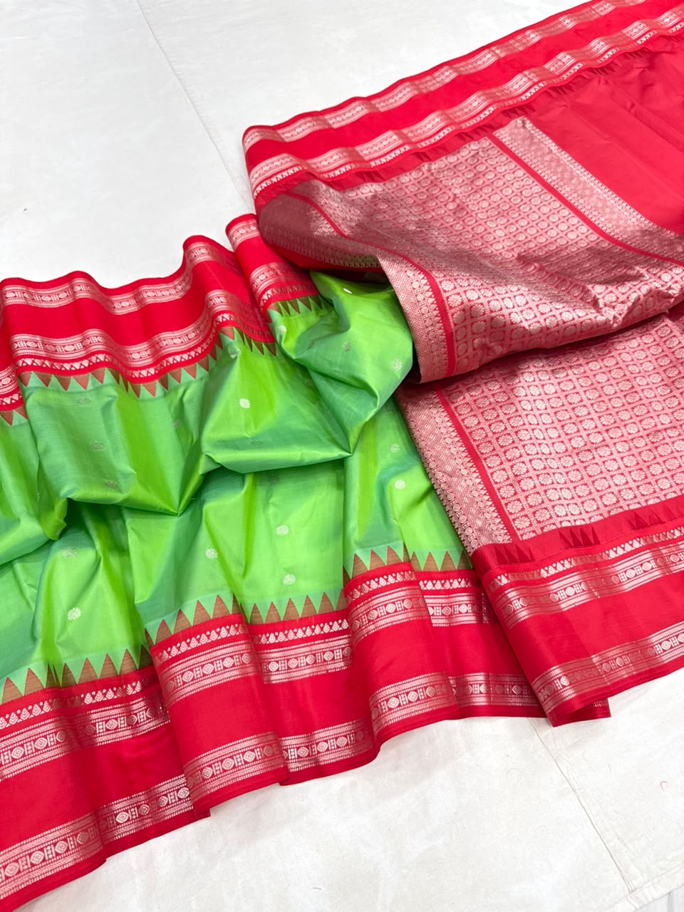 Gadwal Vintage Pure Silk Temple Border Saree