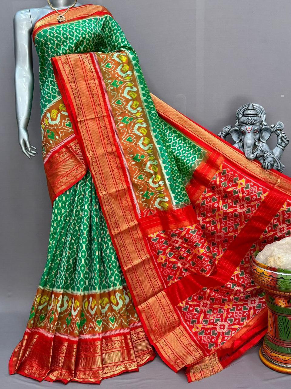 Pochampally Ikkat Pure Silk Kanchi Border Saree