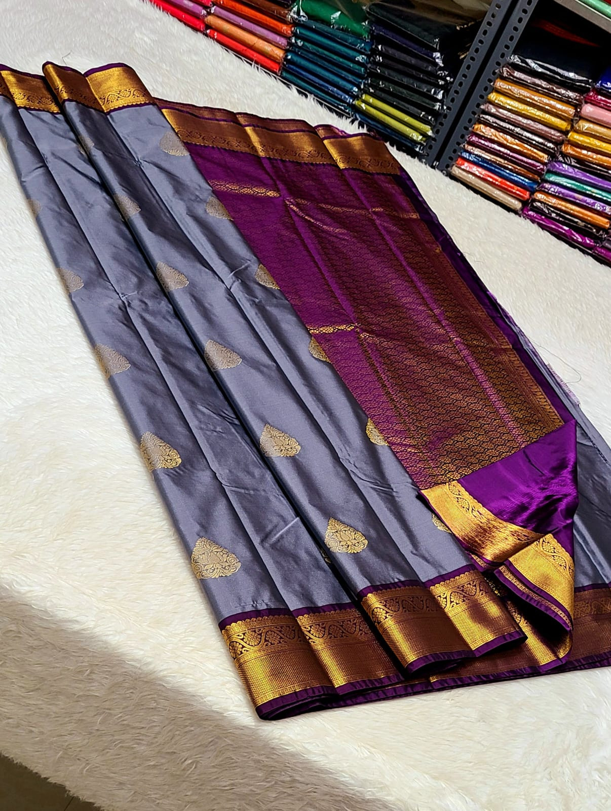 Beautiful Kanchipuram Premium Quality Pure Mix Vaira Oosi Silk Saree