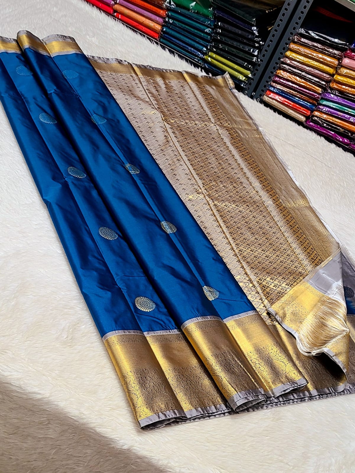 Beautiful Kanchipuram Premium Quality Pure Mix Vaira Oosi Silk Saree
