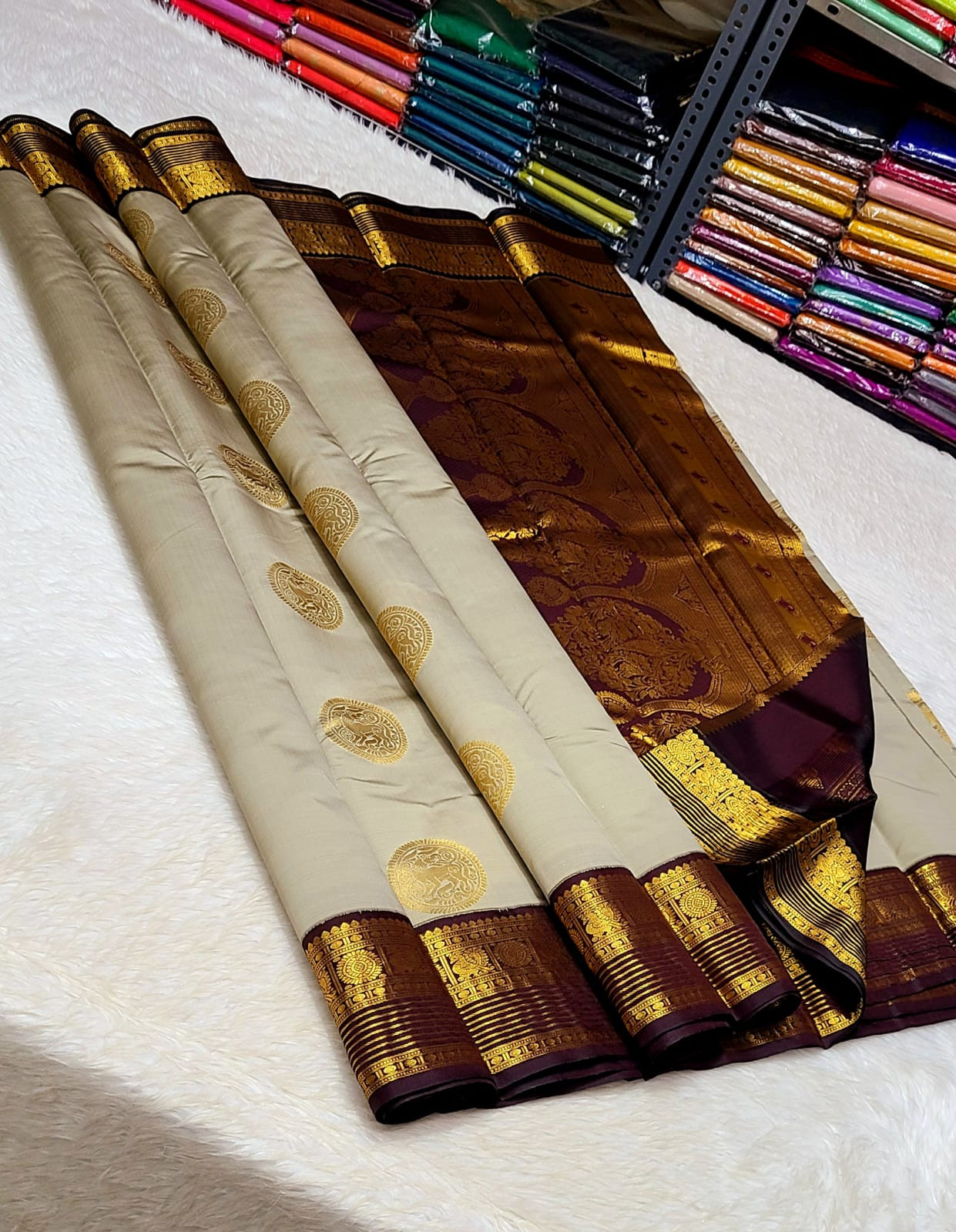 Beautiful Kanchipuram Premium Quality Pure Mix Vaira Oosi Silk Saree