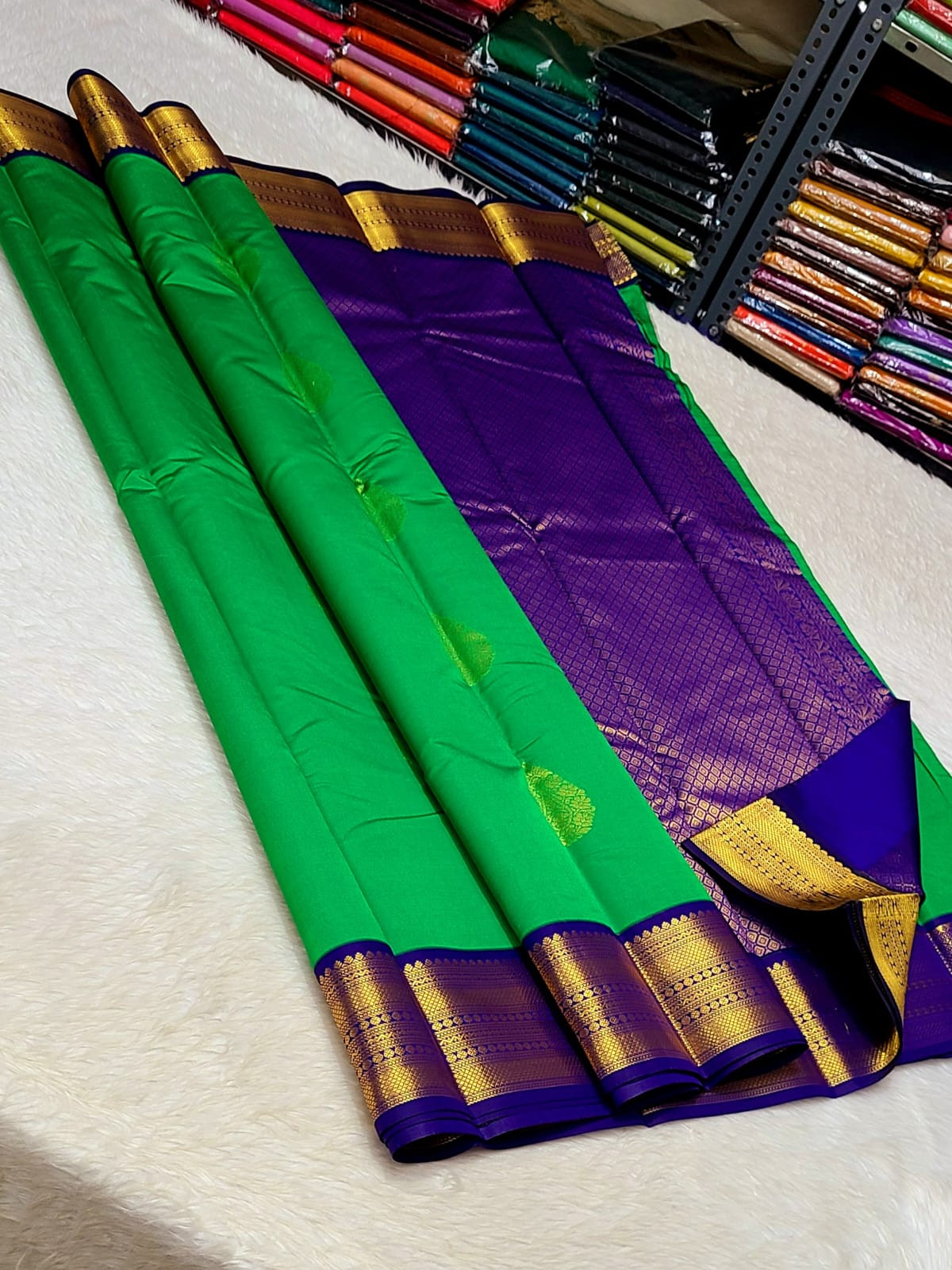 Beautiful Kanchipuram Premium Quality Pure Mix Vaira Oosi Silk Saree