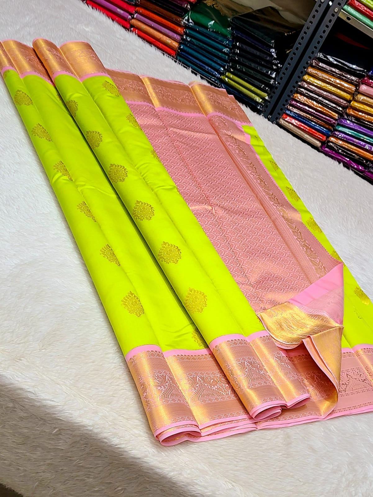 Beautiful Kanchipuram Premium Quality Pure Mix Vaira Oosi Silk Saree