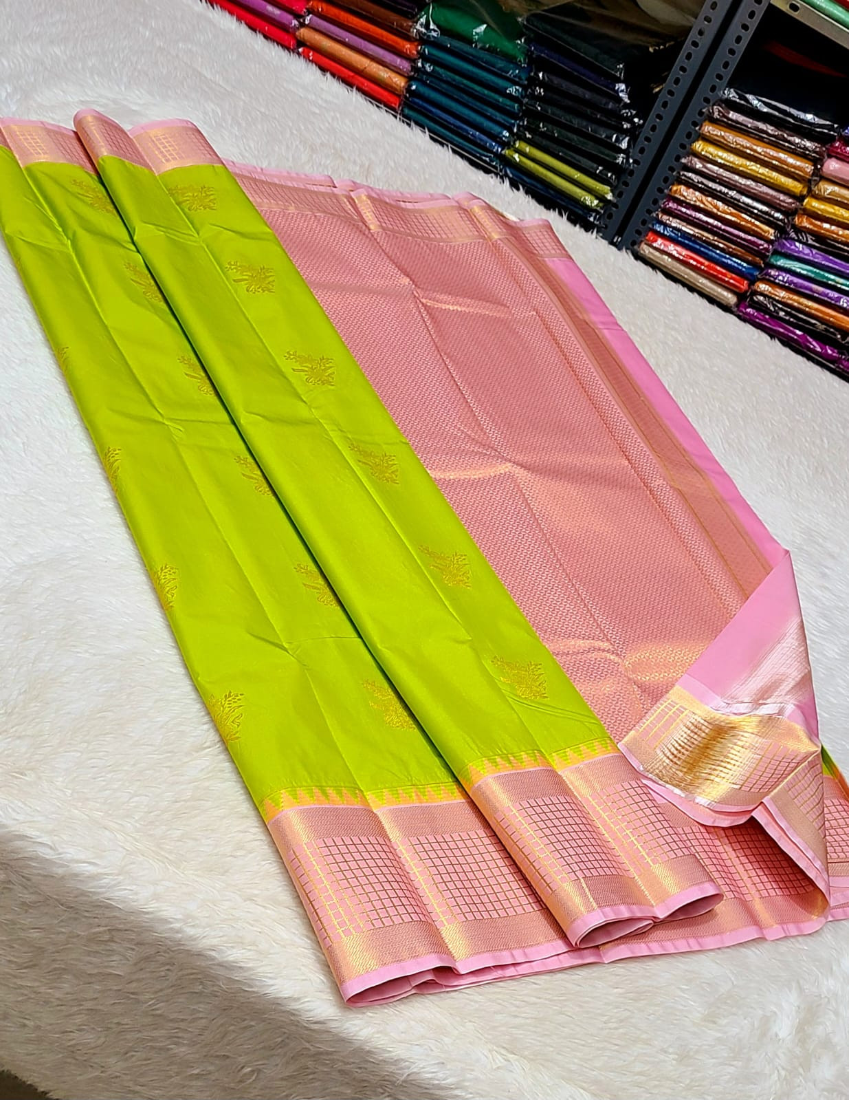 Beautiful Kanchipuram Premium Quality Pure Mix Vaira Oosi Silk Saree