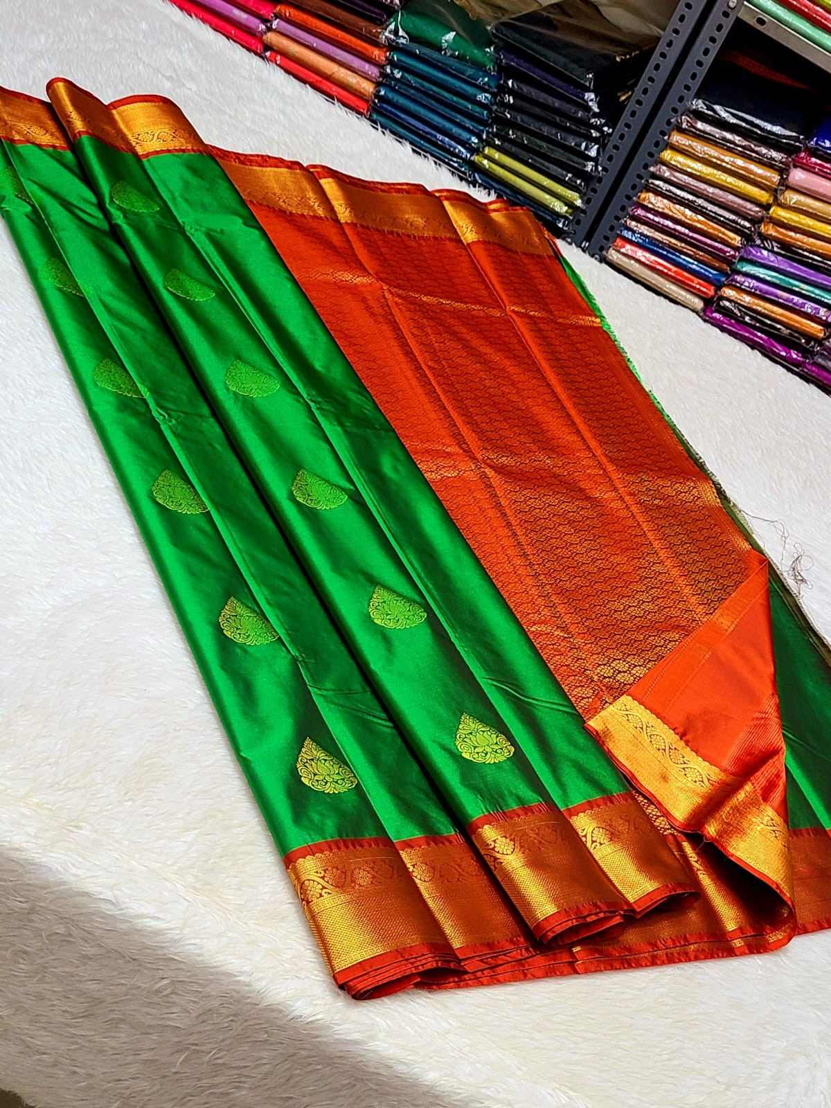 Beautiful Kanchipuram Premium Quality Pure Mix Vaira Oosi Silk Saree