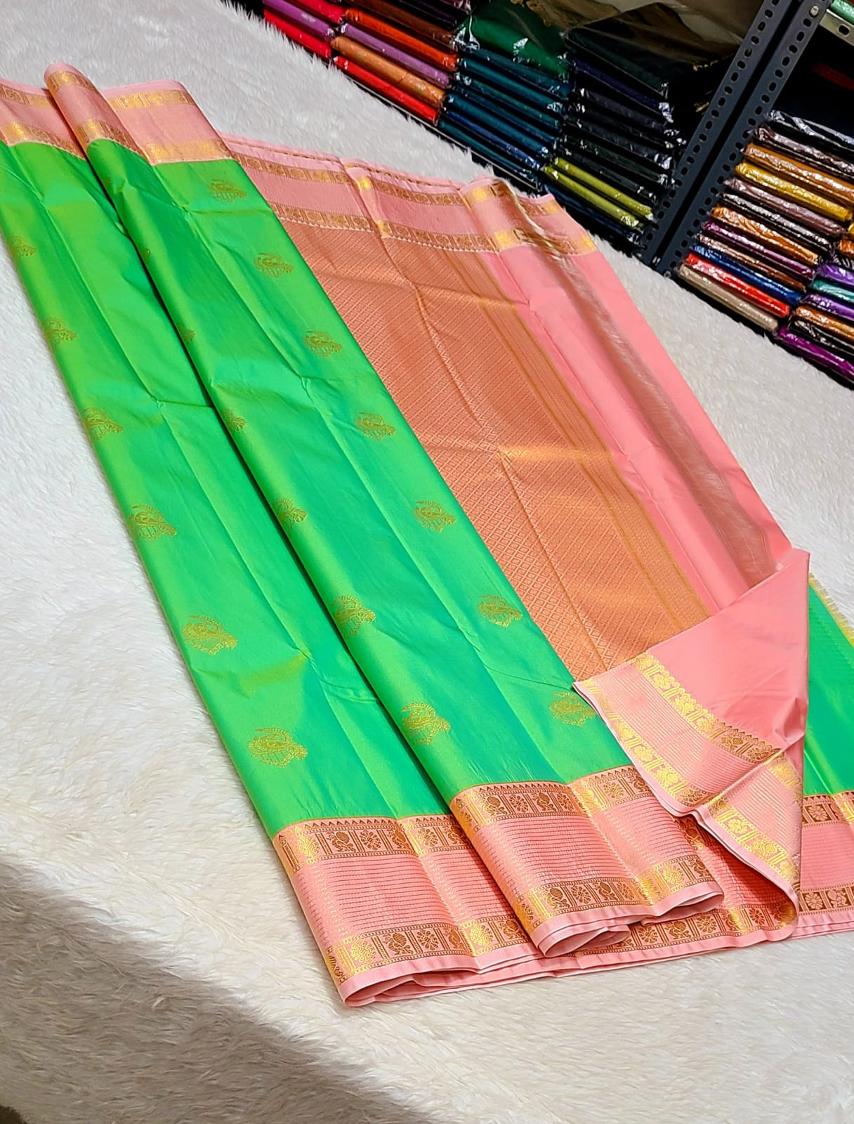Beautiful Kanchipuram Premium Quality Pure Mix Vaira Oosi Silk Saree
