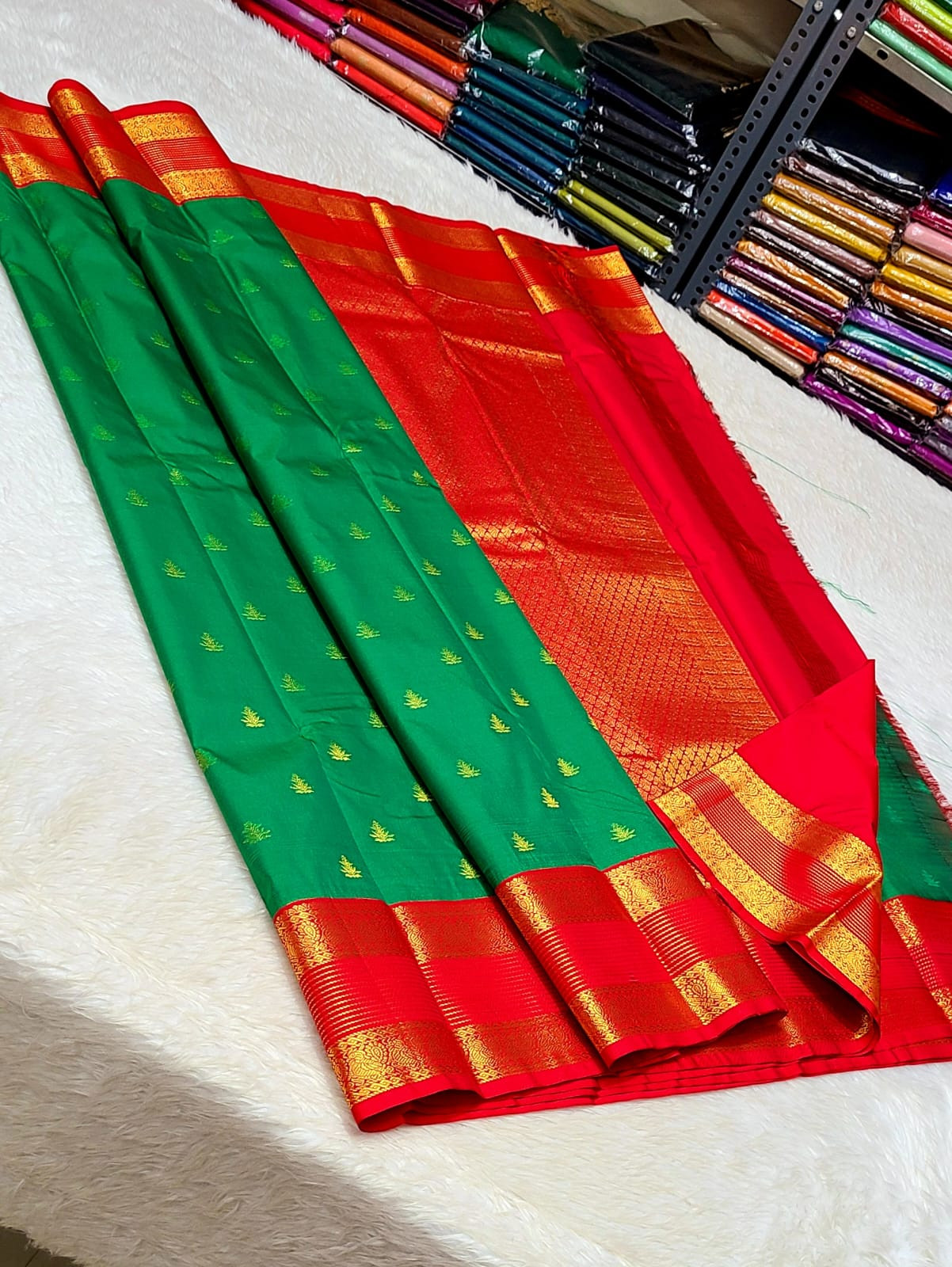 Beautiful Kanchipuram Premium Quality Pure Mix Vaira Oosi Silk Saree