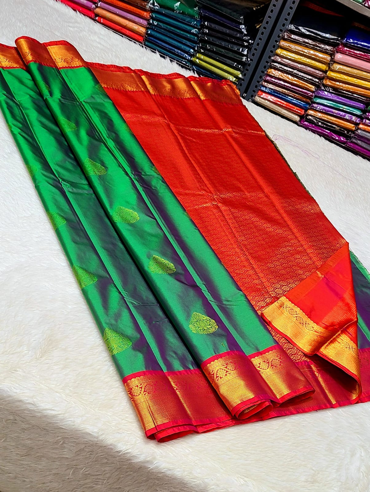 Beautiful Kanchipuram Premium Quality Pure Mix Vaira Oosi Silk Saree